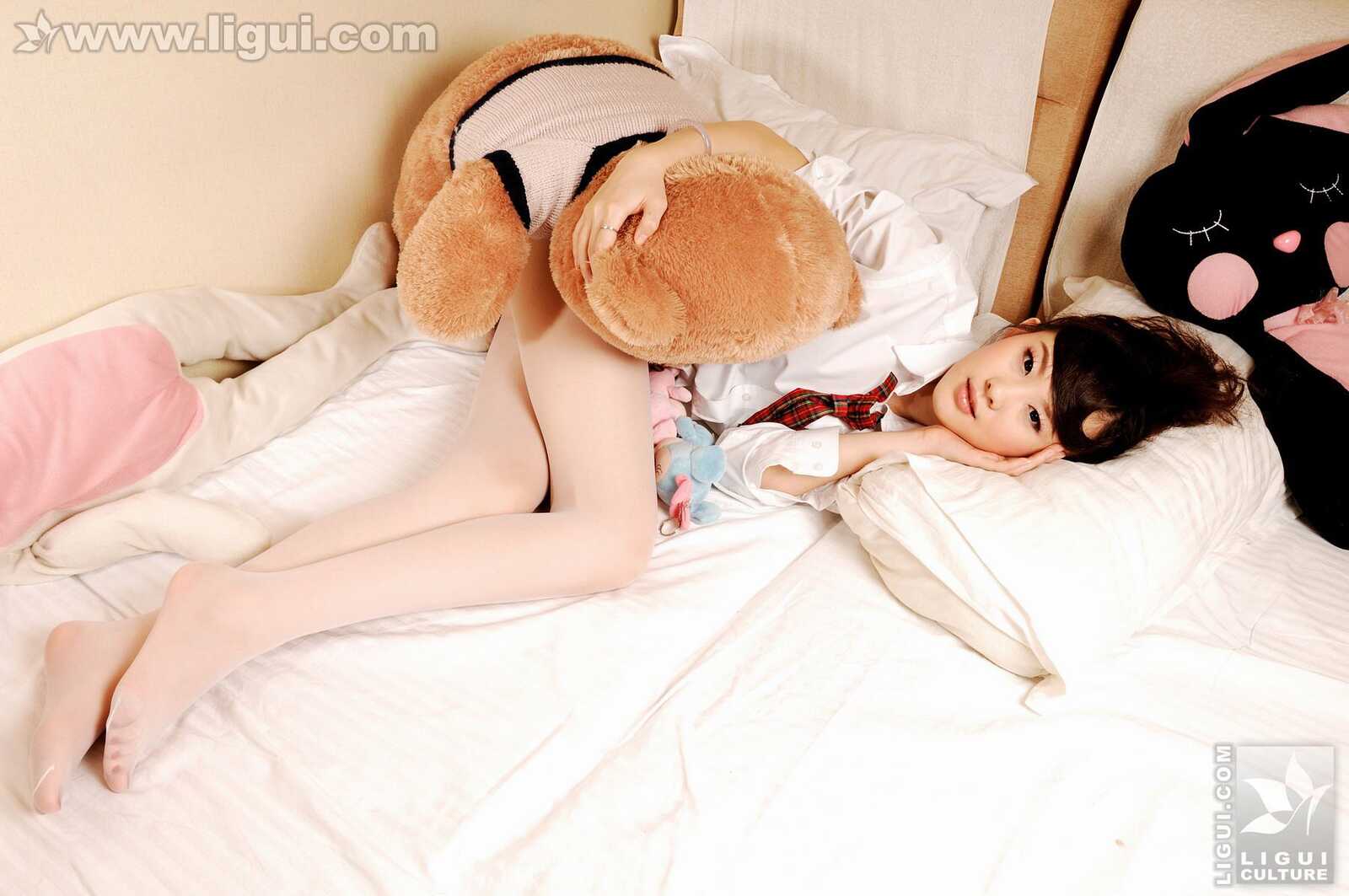 Model 菲菲《大学美少女卧室玩脚》 [丽柜LiGui] 丝第9张
