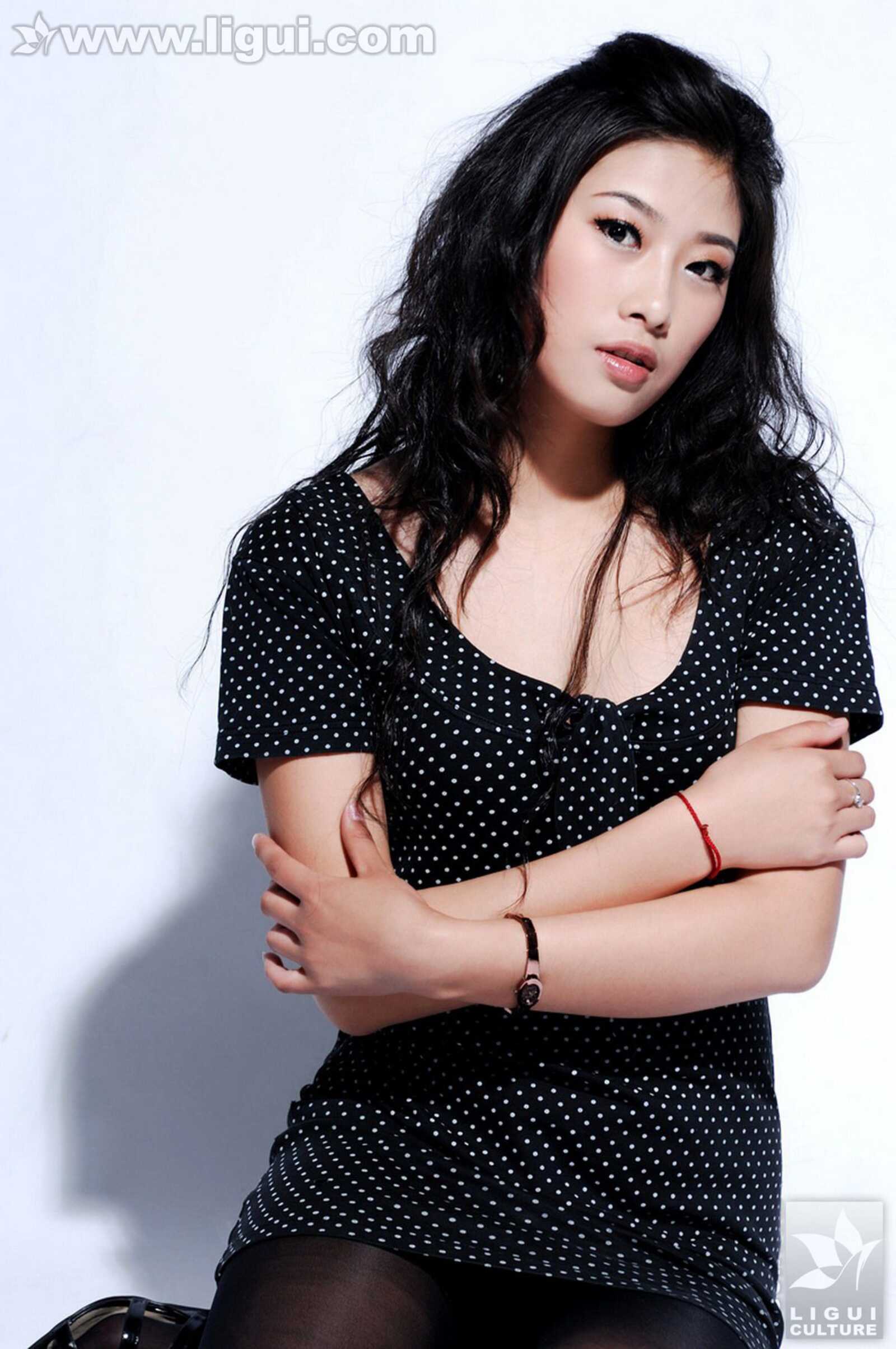 [丽柜LiGui] Model 王玉《黑丝美女新丽人》美腿玉足第12张