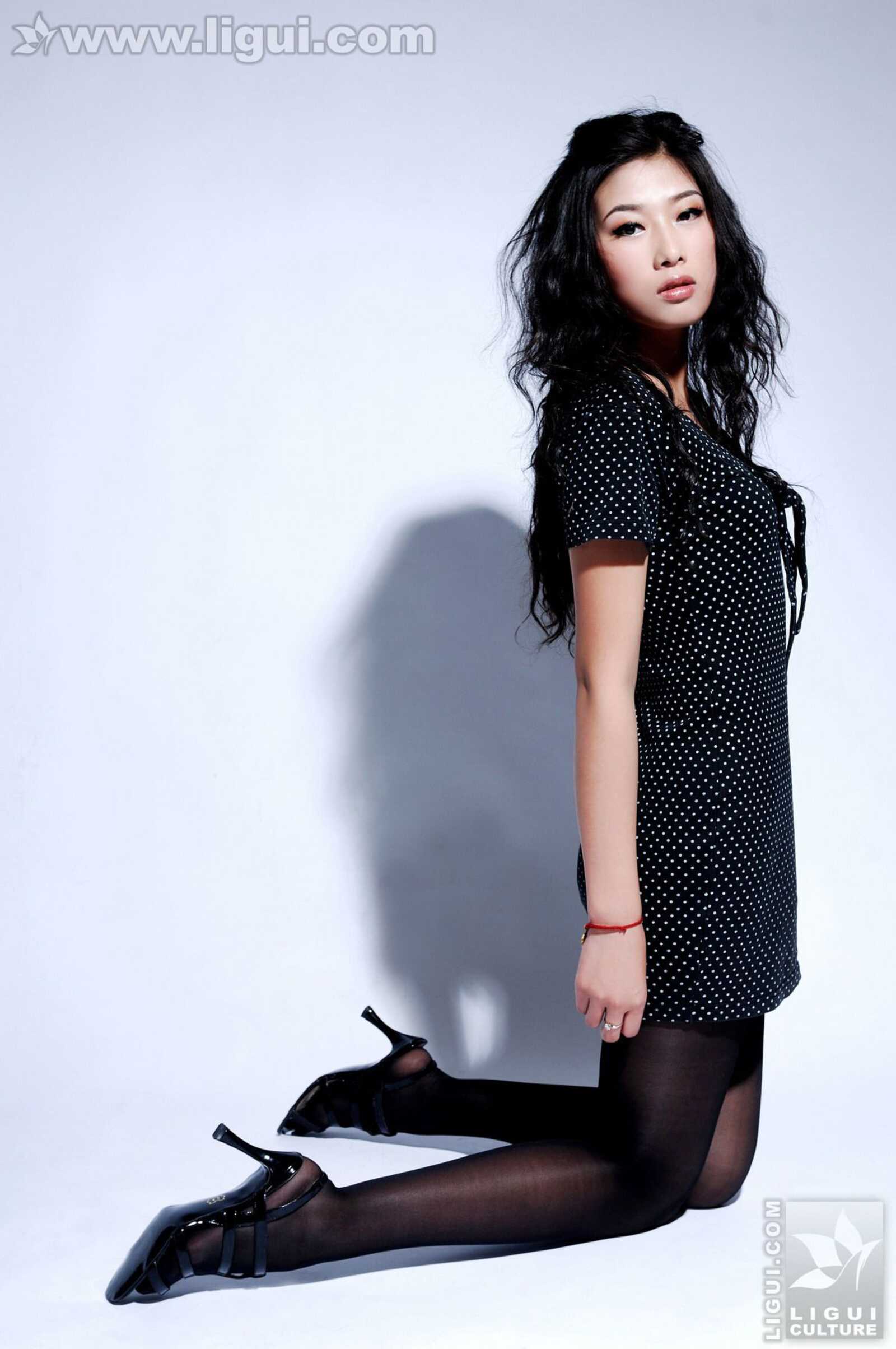 [丽柜LiGui] Model 王玉《黑丝美女新丽人》美腿玉足第8张