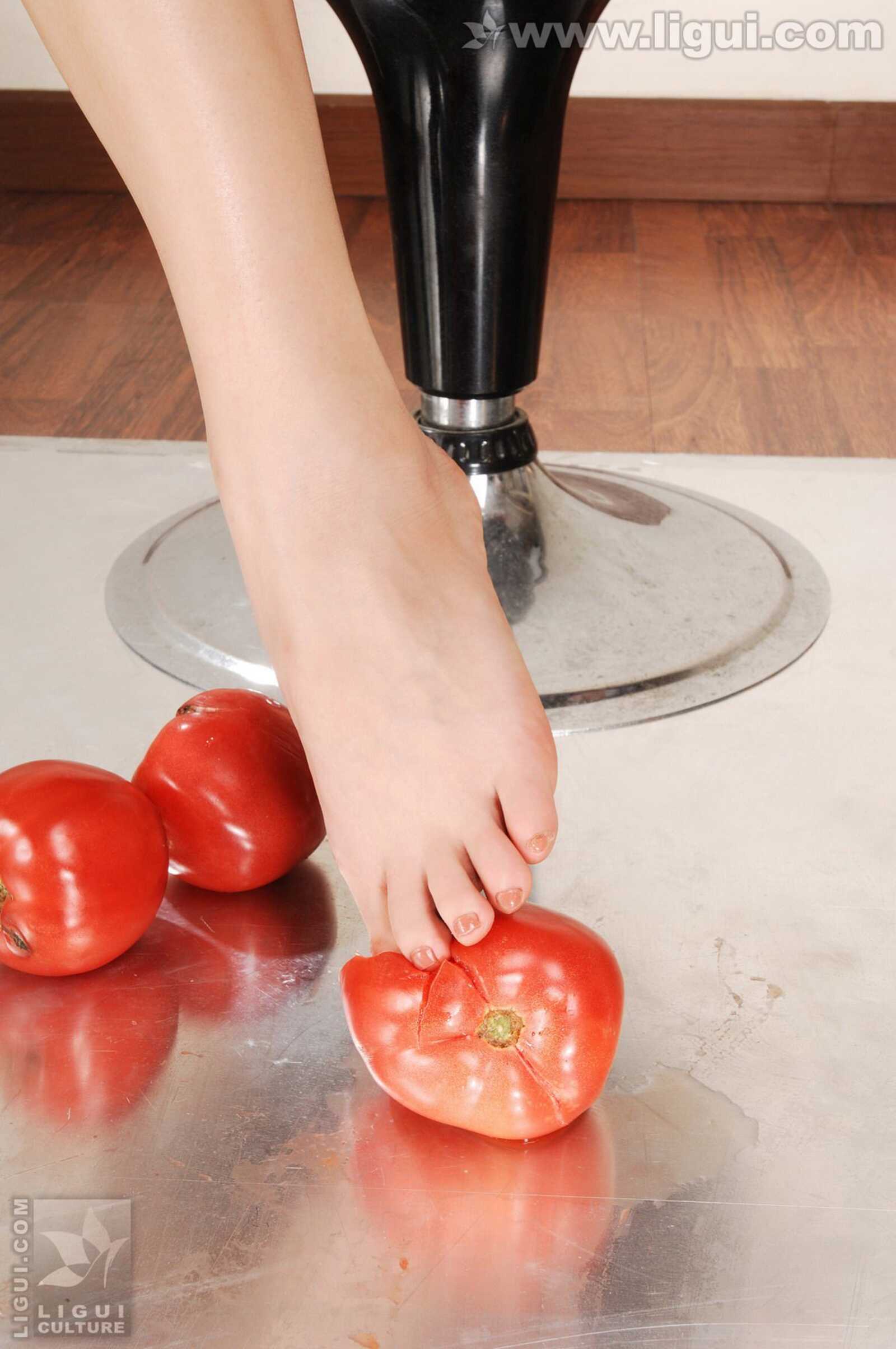 Model 尤美《黏湿的美腿踩踏》 [丽柜LiGui] 美腿玉第7张