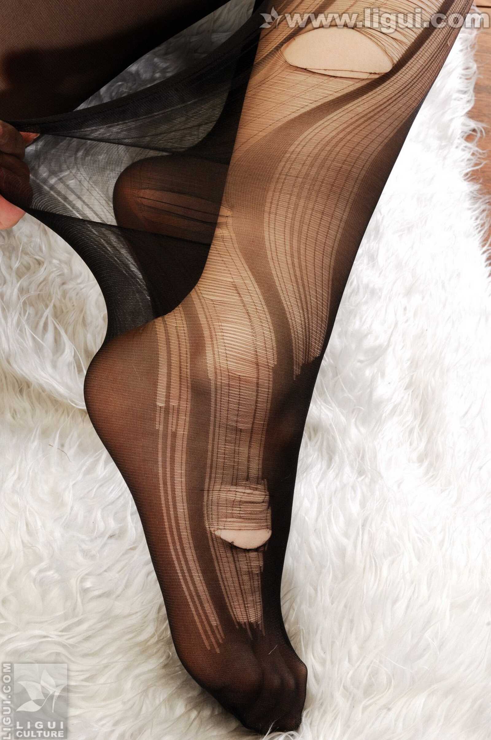 Model Tina《诱惑的黑丝美足》 [丽柜LiGui] 美腿玉足第1张