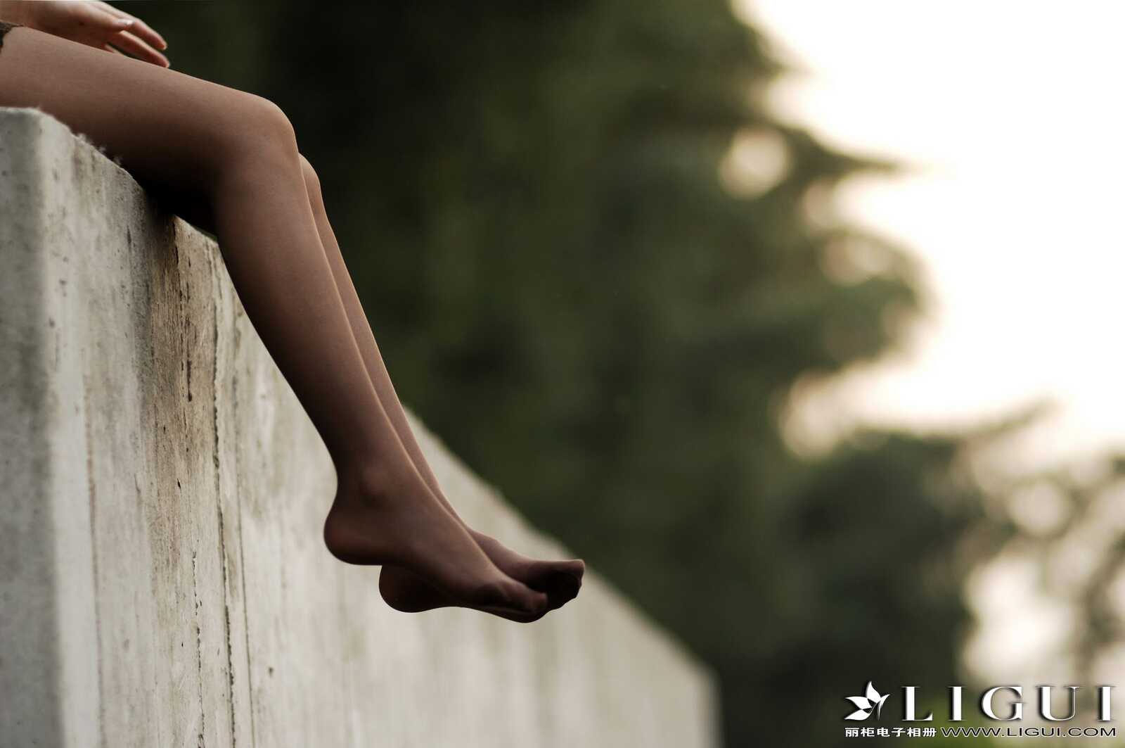 Model Vicky《唯美的外景表演》 [丽柜LiGui] 美腿玉足第1张