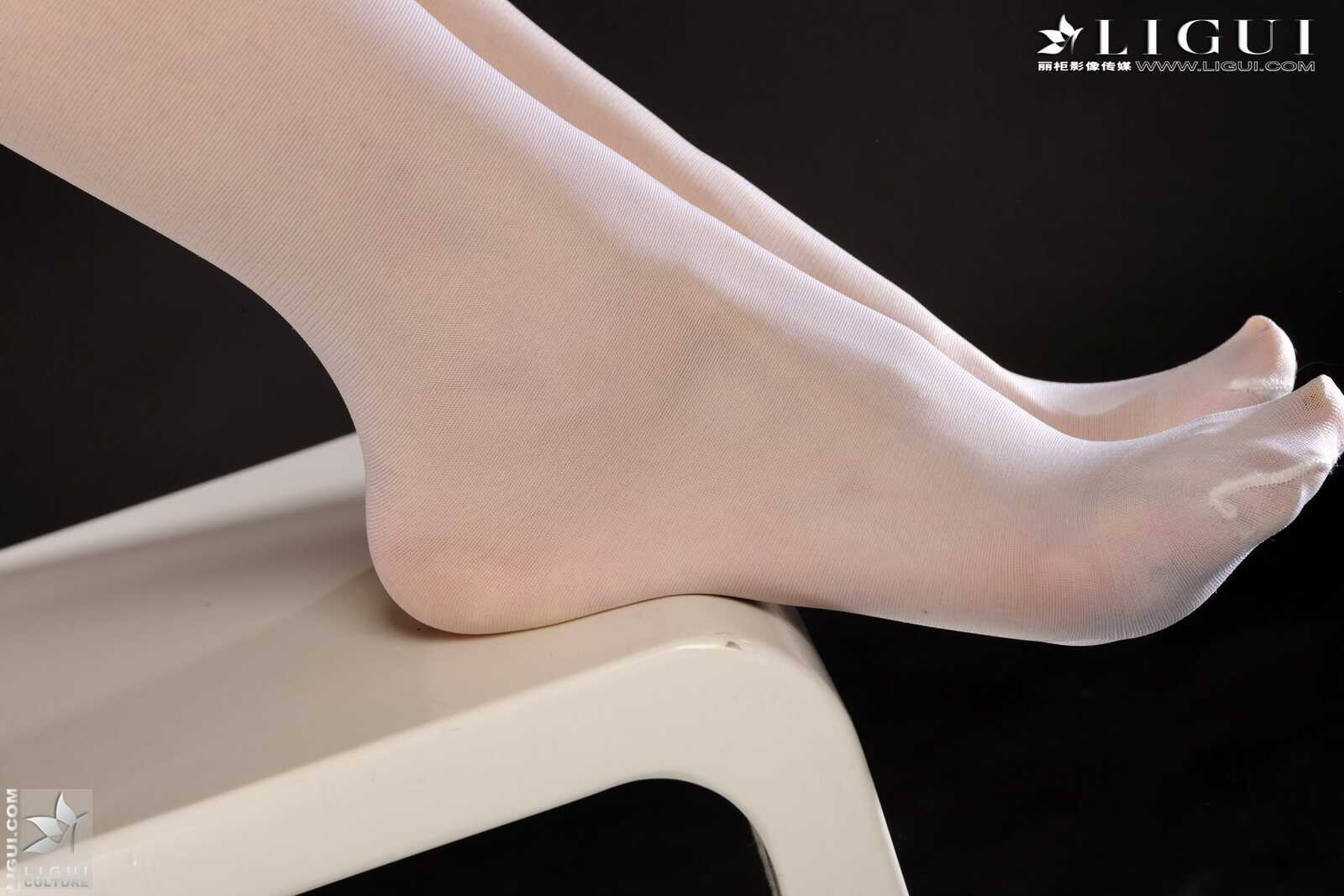 Model 桃子《白丝水手服》 [丽柜LiGui] 美腿玉足写第7张