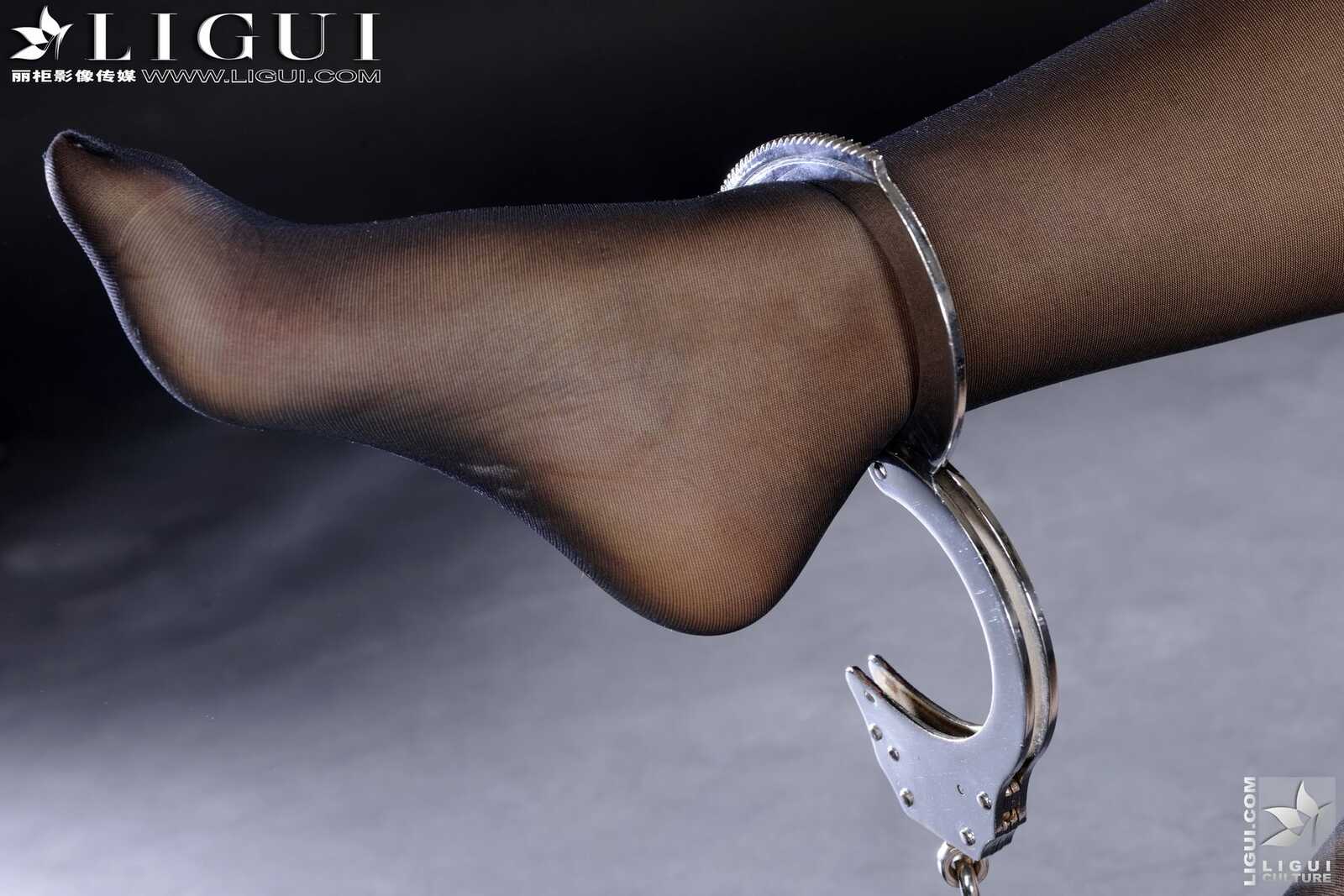 Model 苏菲《黑丝女警》 [丽柜美束LiGui] 美腿玉足第5张