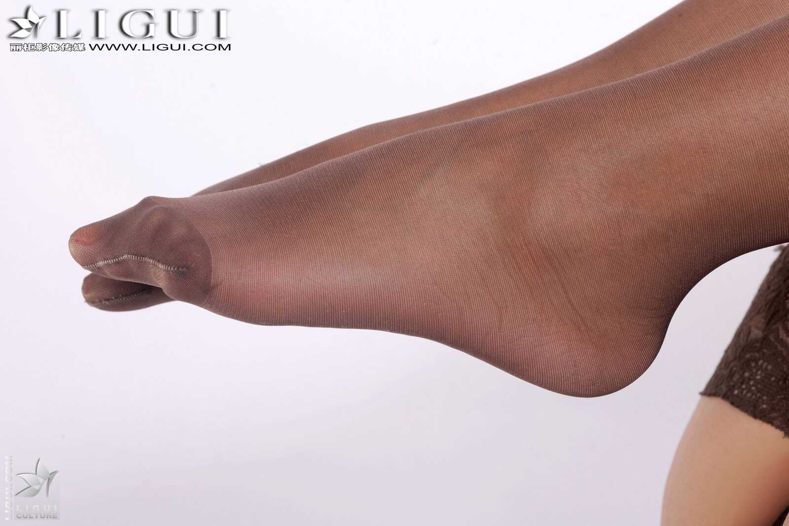 Model 甜甜《灰丝高跟美足》 [丽柜LiGui] 美腿玉足第2张
