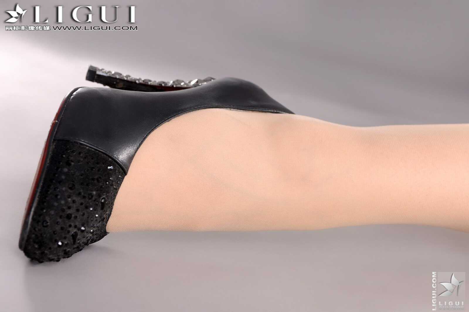 Model 怡萱《职场丽人肉丝袜美足》 [丽柜LiGui] 美第3张