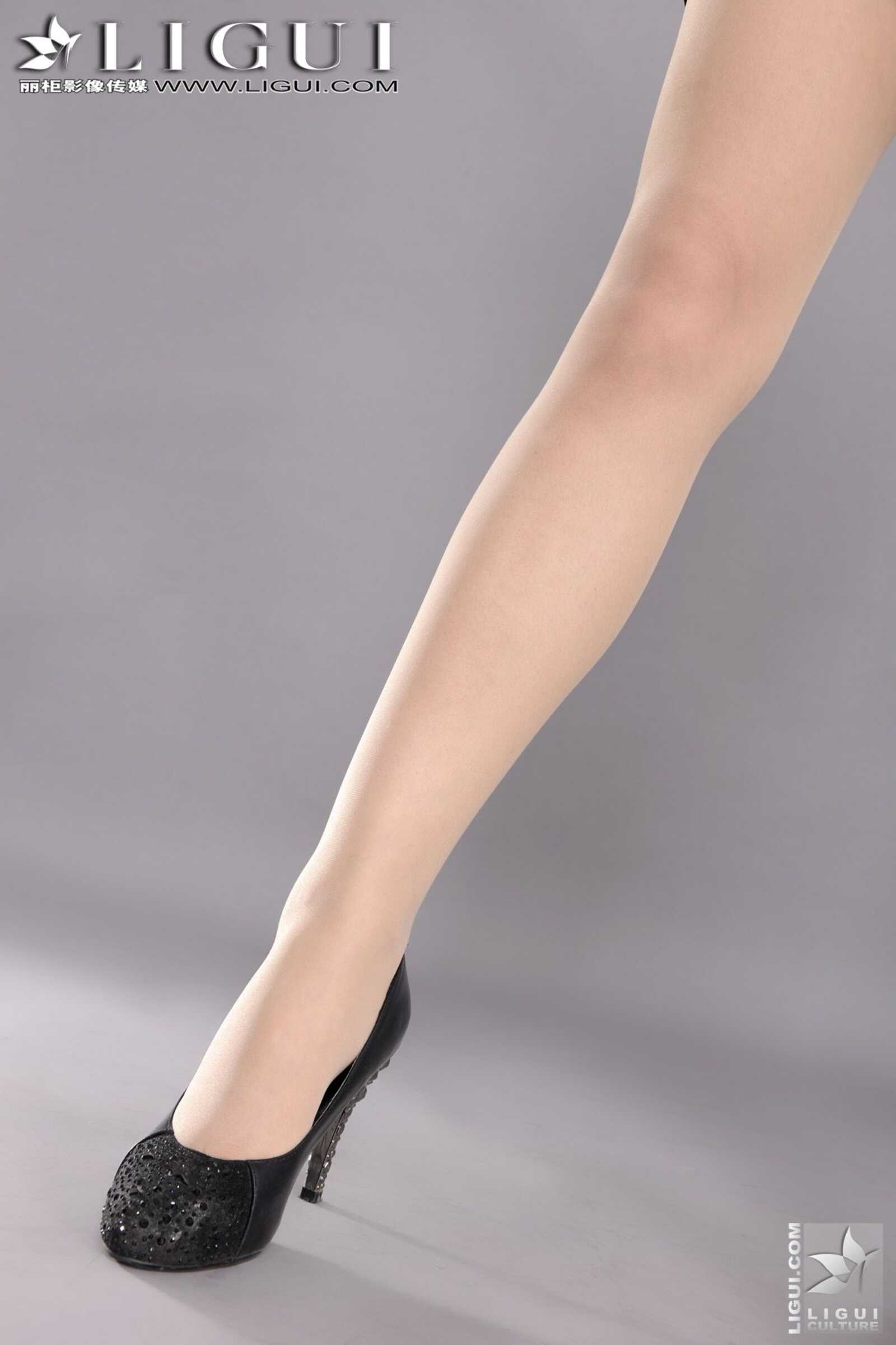 Model 怡萱《职场丽人肉丝袜美足》 [丽柜LiGui] 美第15张