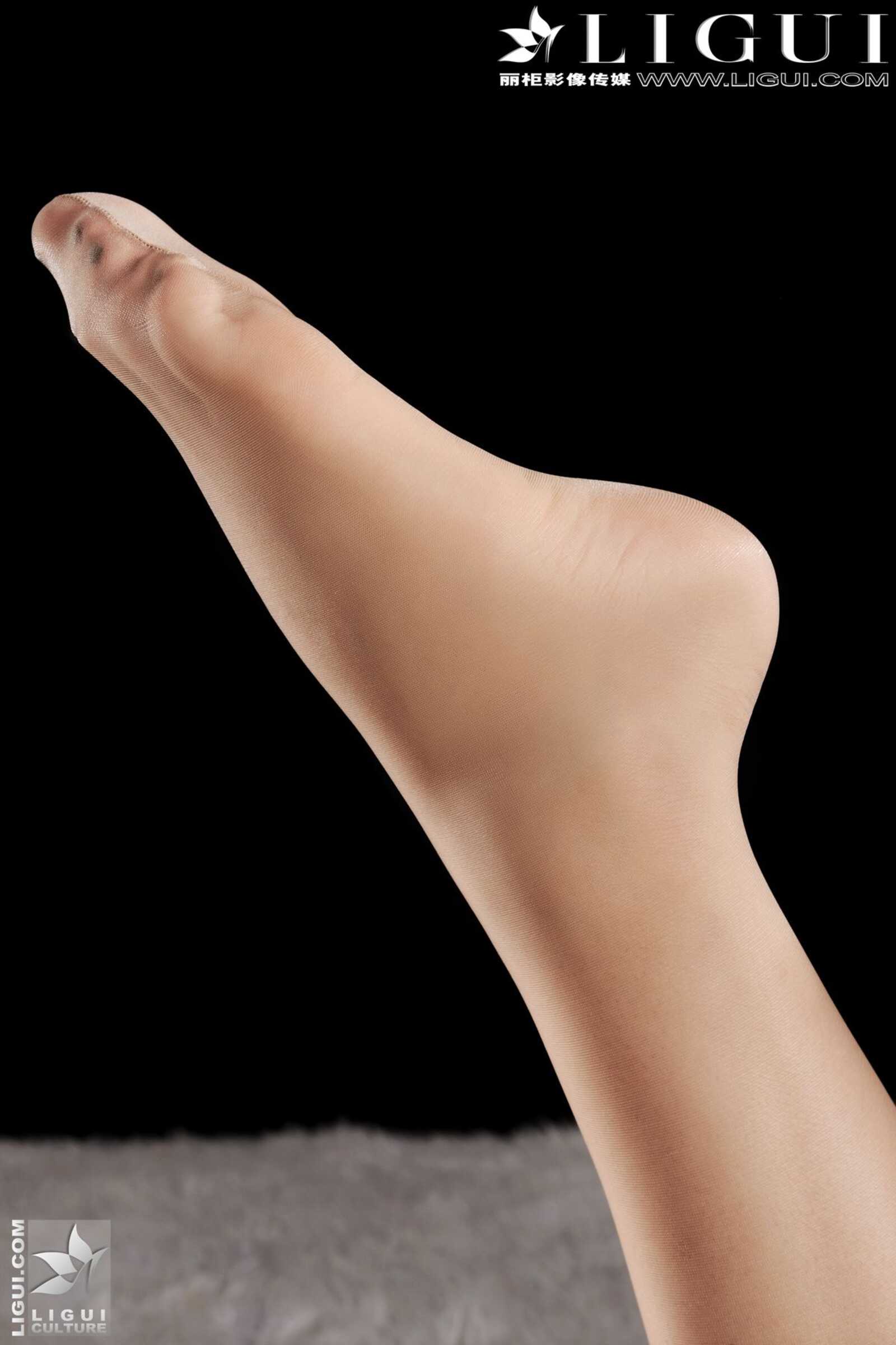 Model 怡萱《迷人的家庭女教師》上中下合集版第1张