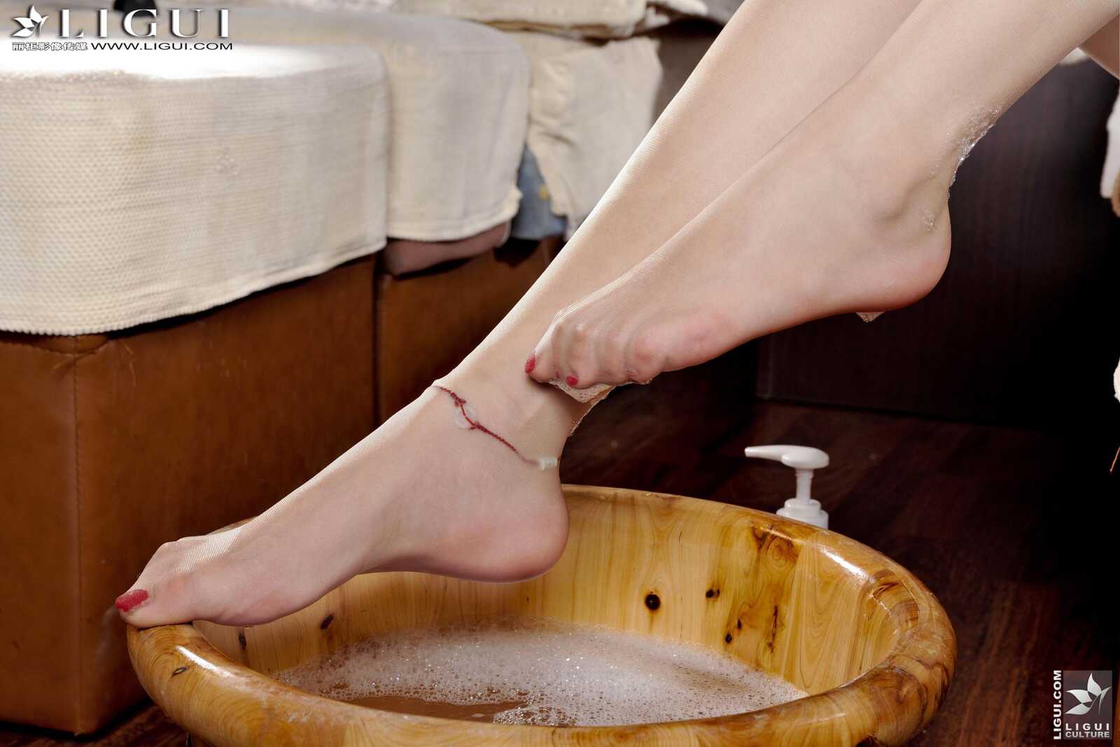 [丽柜LiGui] Model 凌凌《另类视觉》 美腿玉足写真第7张