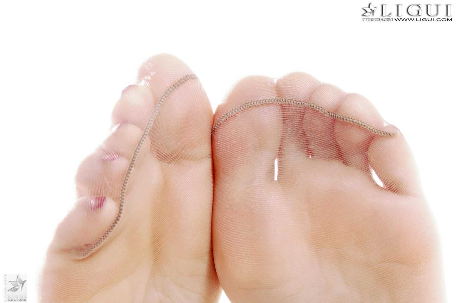 Model 雯雯《水果玉足》 [丽柜LiGui] 美足写真图片第4张
