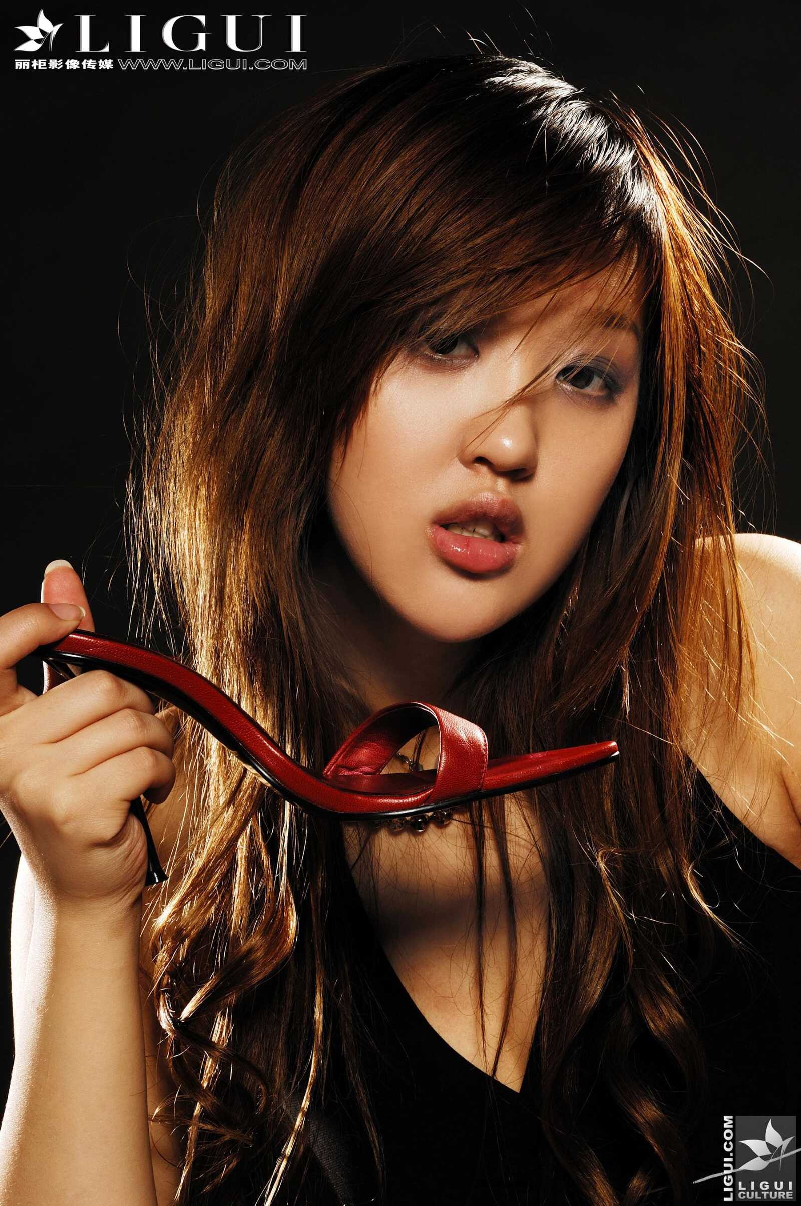 Model CC《玉足》 [丽柜LiGui] 美足写真图片第15张