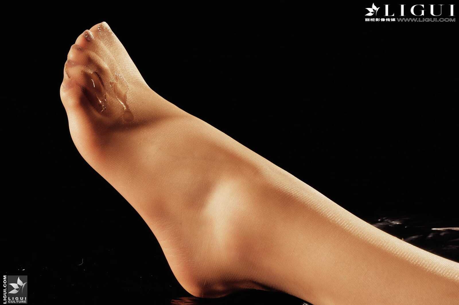 Model CC《玉足》 [丽柜LiGui] 美足写真图片第4张