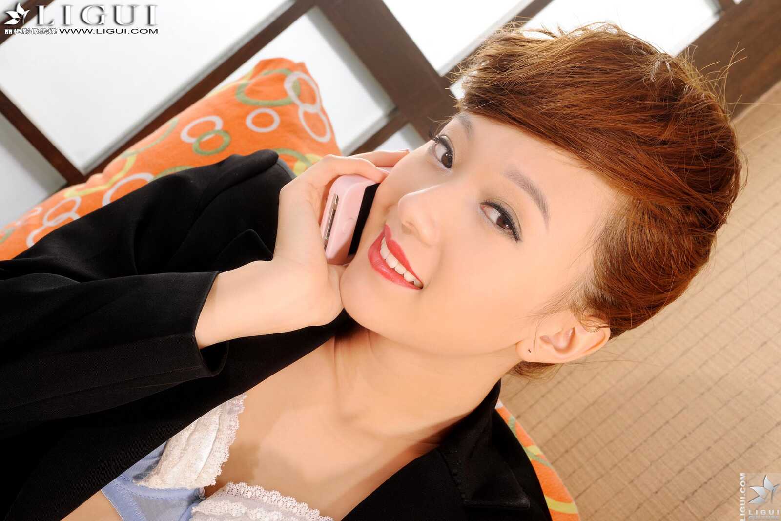 Model 桃子《OL肉丝袜美腿美足》 上下合集 [丽柜第10张