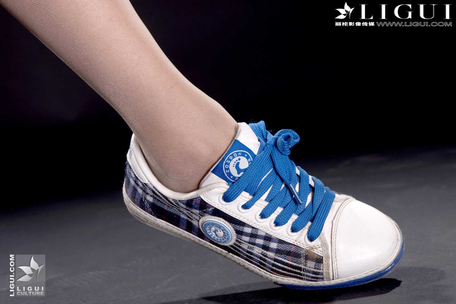 Model 美美《羽毛球美人丝足秀》上中下合集 [丽柜第19张