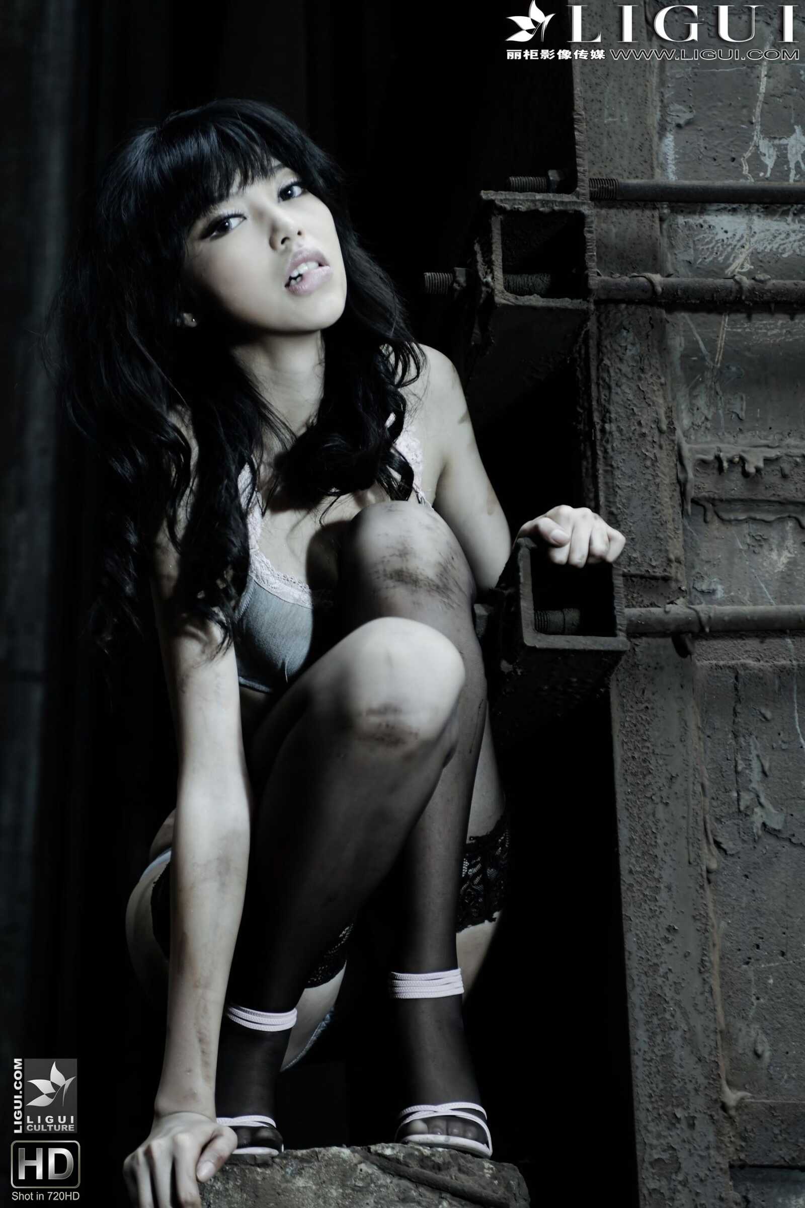 Model 梦露《黑丝女郎外拍魅惑》上下合集 [丽柜第13张