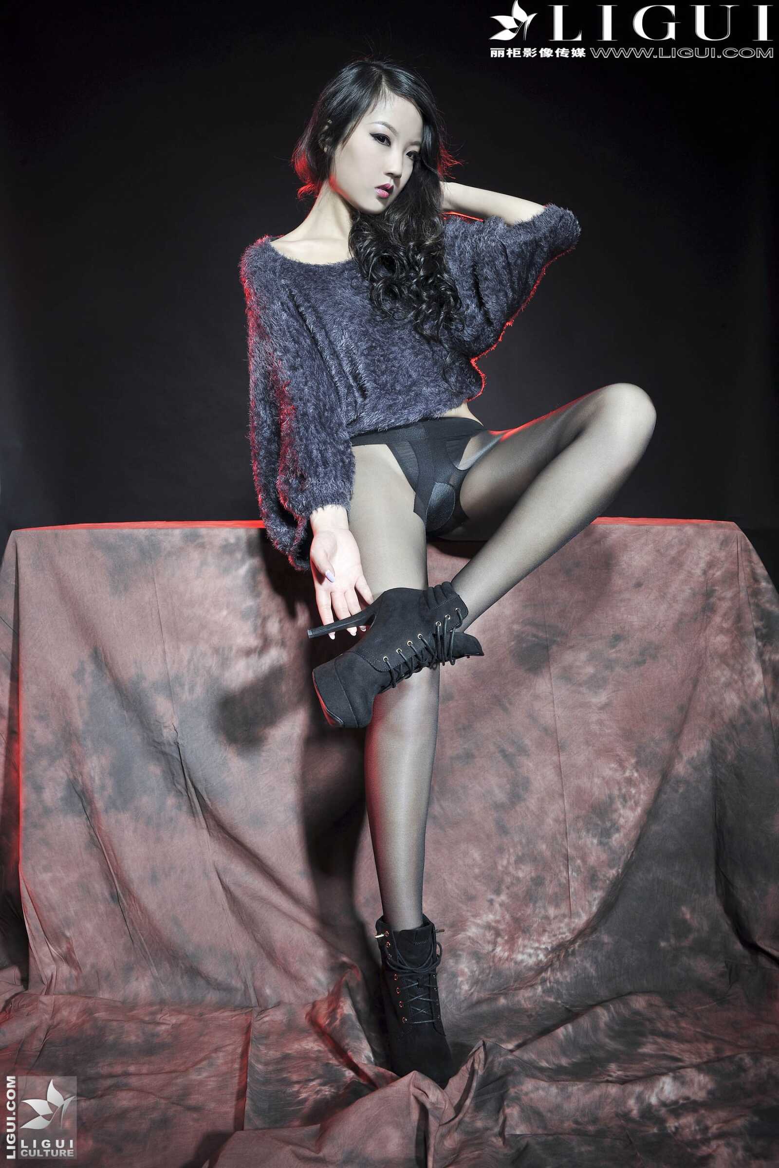 Model 司琪《皮草黑丝女郎》 [丽柜LiGui] 美腿玉足第15张