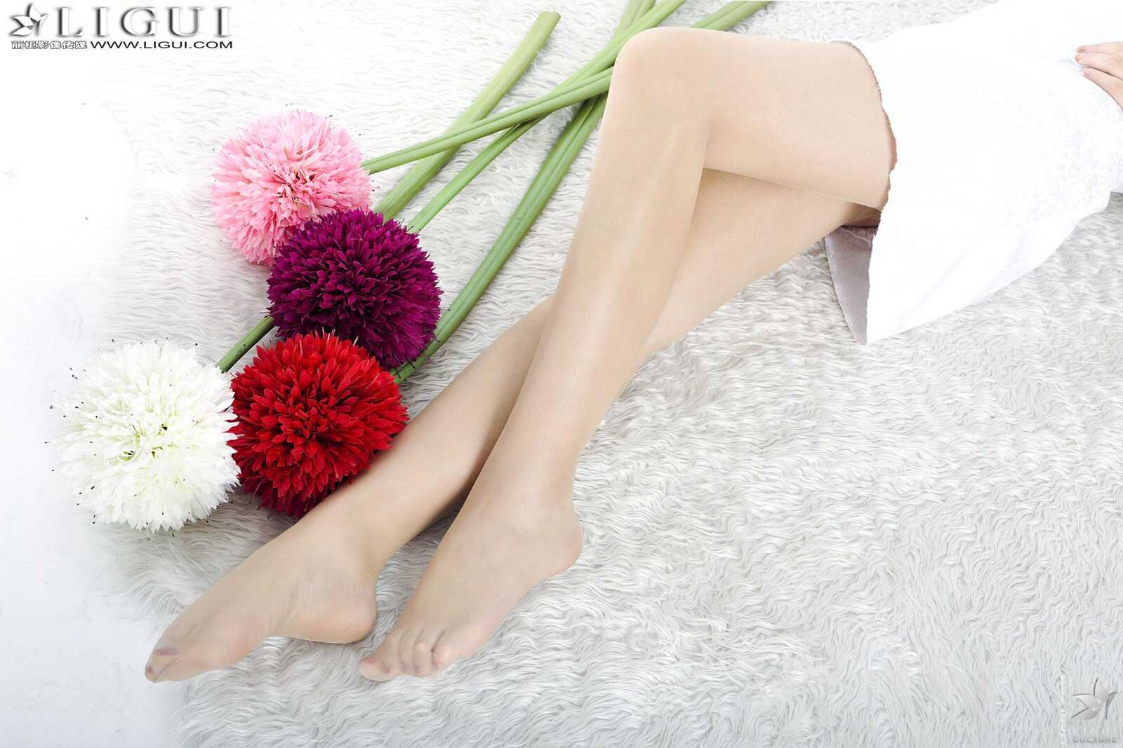 Model 文静《唯美睡衣美足》上下全集 [丽柜LiGui第1张