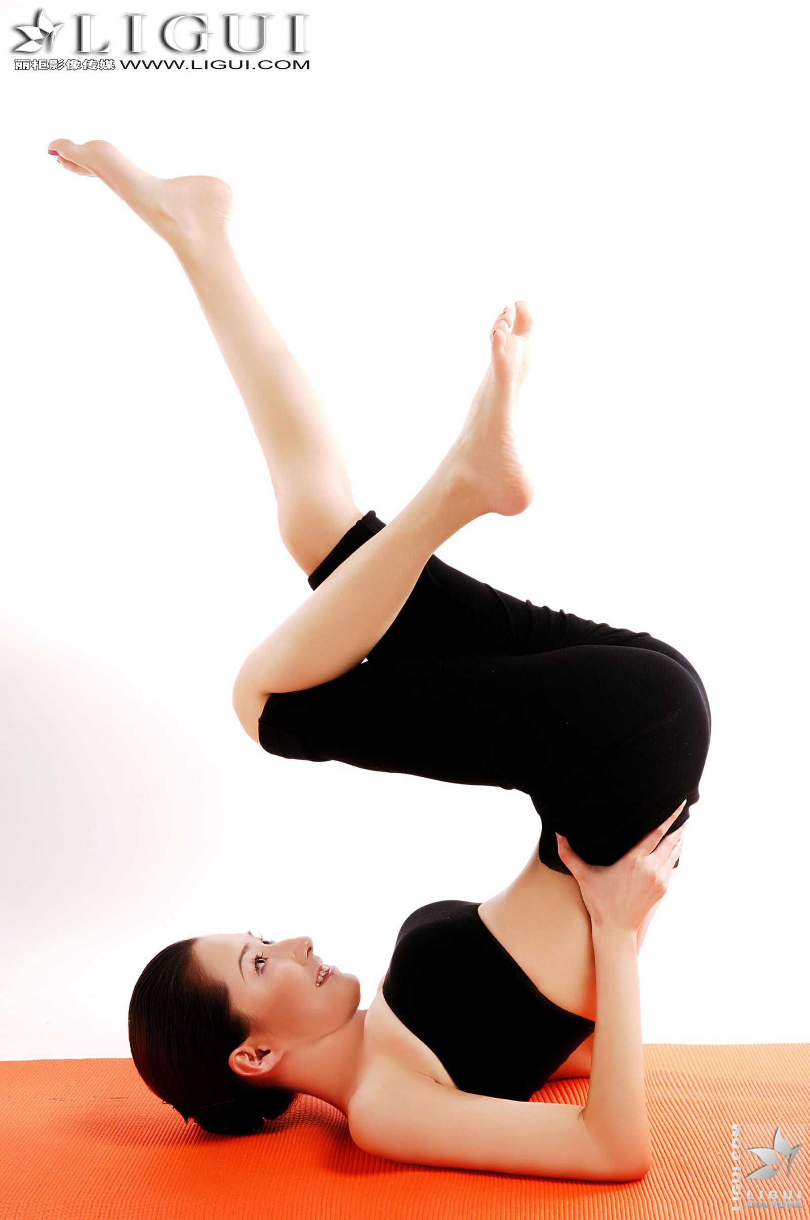 Model Kelly《瑜伽美女》 [丽柜贵足LiGui] 美腿丝足写第12张