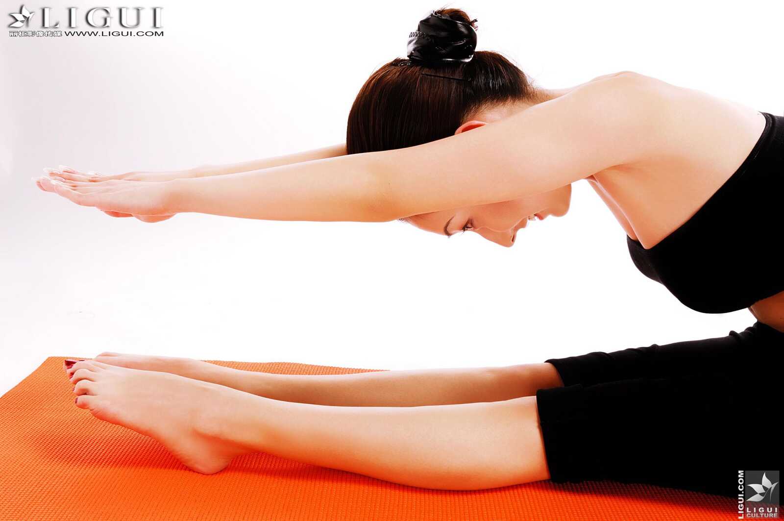 Model Kelly《瑜伽美女》 [丽柜贵足LiGui] 美腿丝足写第7张