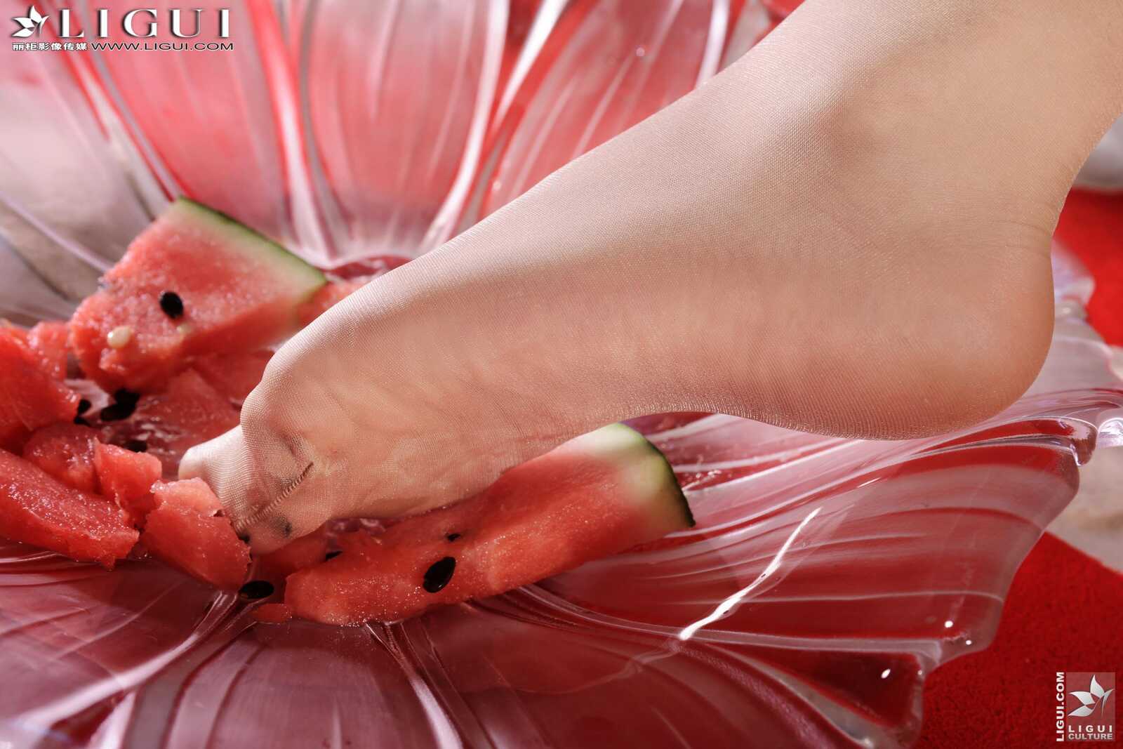 Model 英子《睡衣美女水果丝足》 [丽柜贵足LiGui第14张