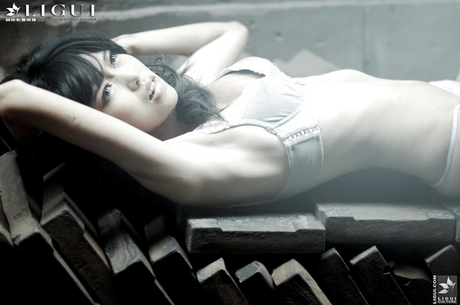 Model 孟露《黑丝高跟外拍》 [丽柜LiGui] 美腿玉足第10张