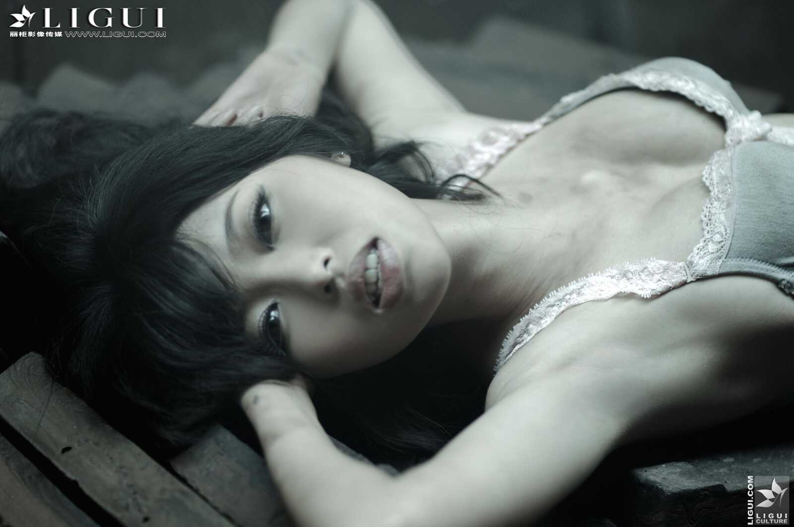 Model 孟露《黑丝高跟外拍》 [丽柜LiGui] 美腿玉足第9张