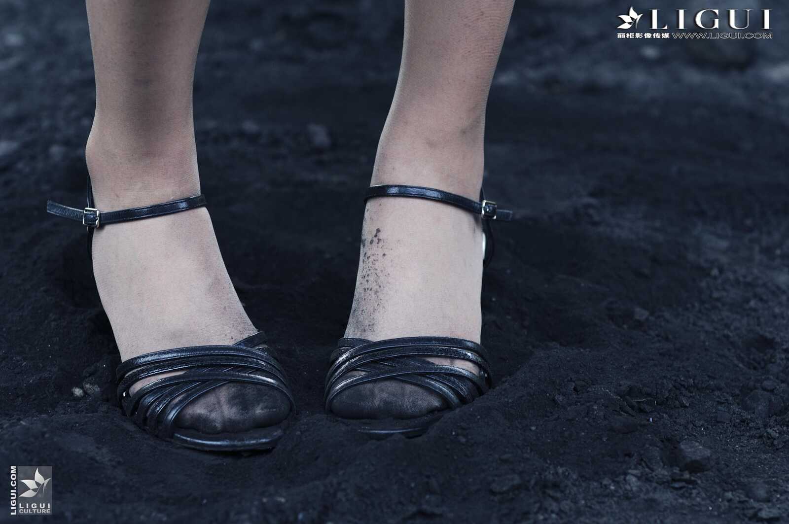 Model 孟露《黑丝高跟外拍》 [丽柜LiGui] 美腿玉足第3张