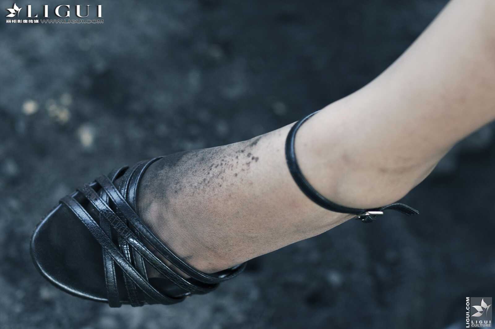 Model 孟露《黑丝高跟外拍》 [丽柜LiGui] 美腿玉足第1张