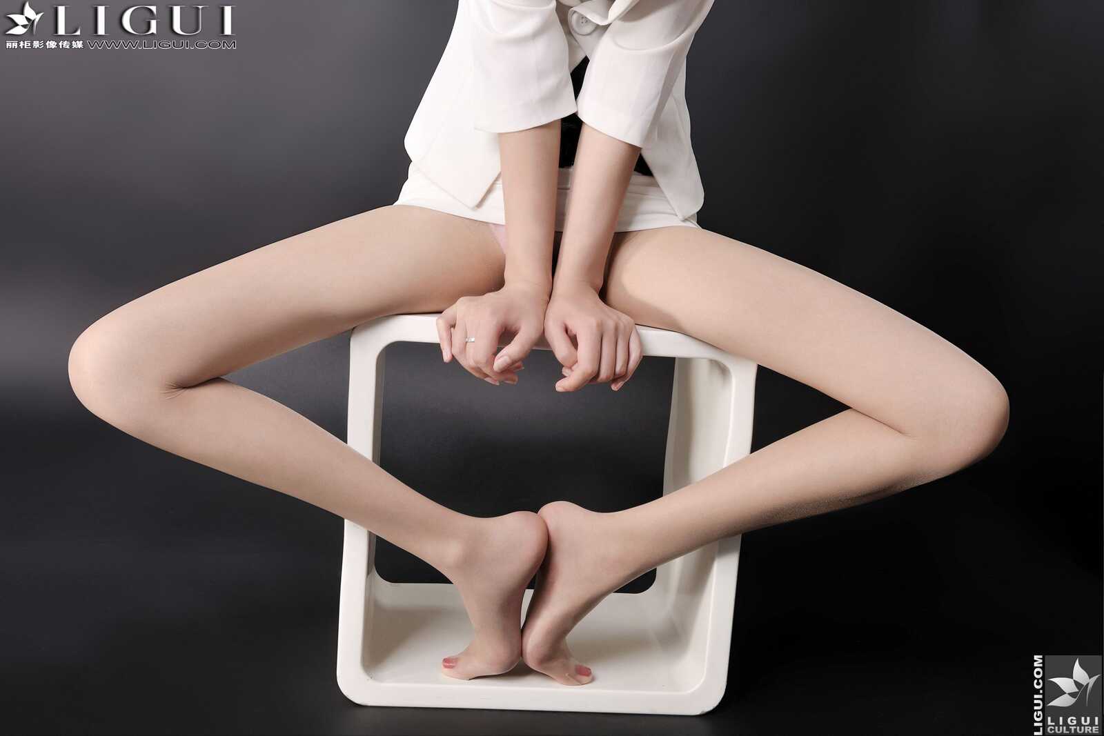 [丽柜LiGui] Model 文欣《OL职业装》上下全集 美腿玉第6张