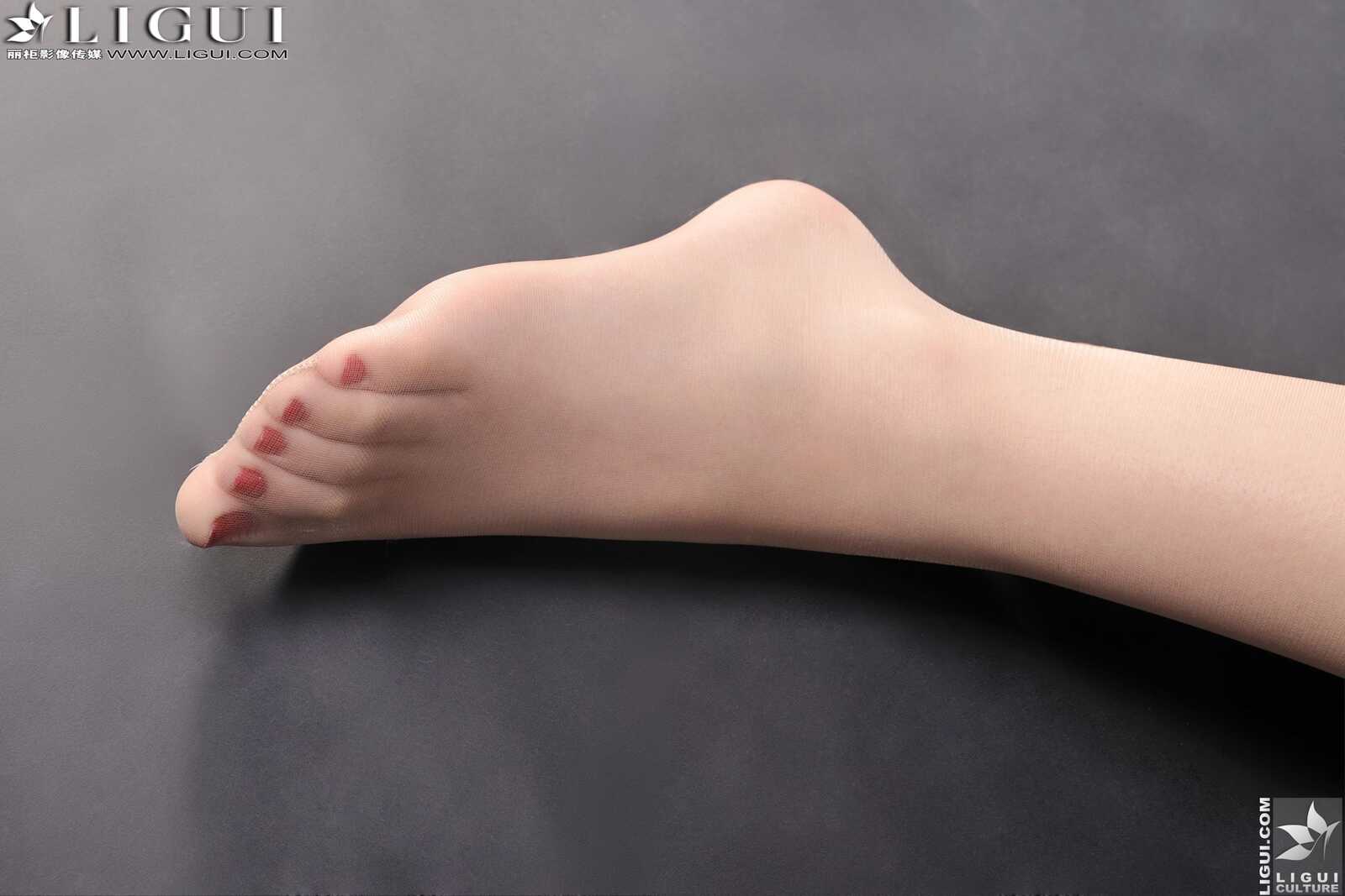 [丽柜LiGui] Model 文欣《OL职业装》上下全集 美腿玉第2张