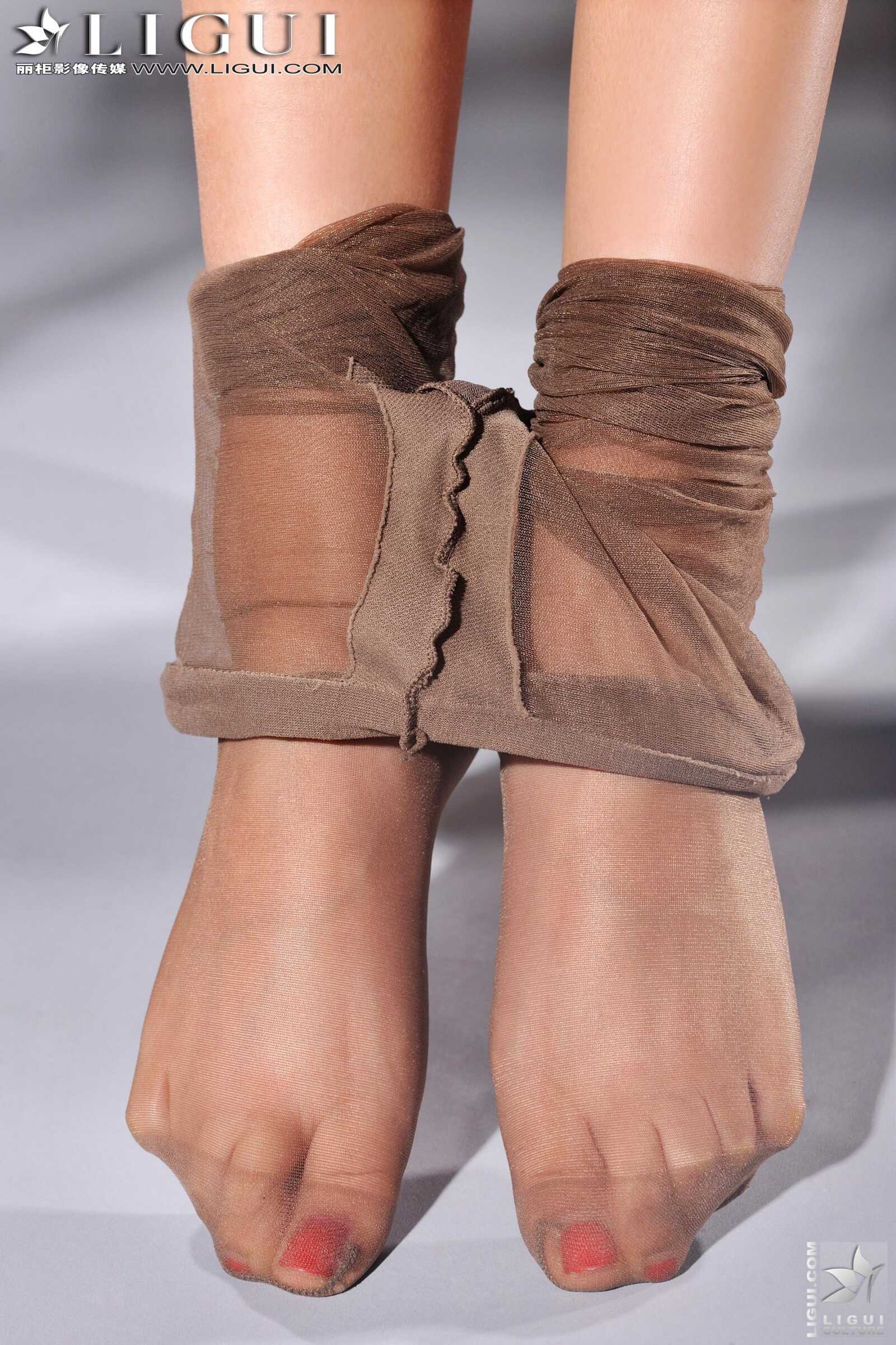 [丽柜LiGui] Model 司琪《蕾丝高跟丝足》美腿恋足写第1张