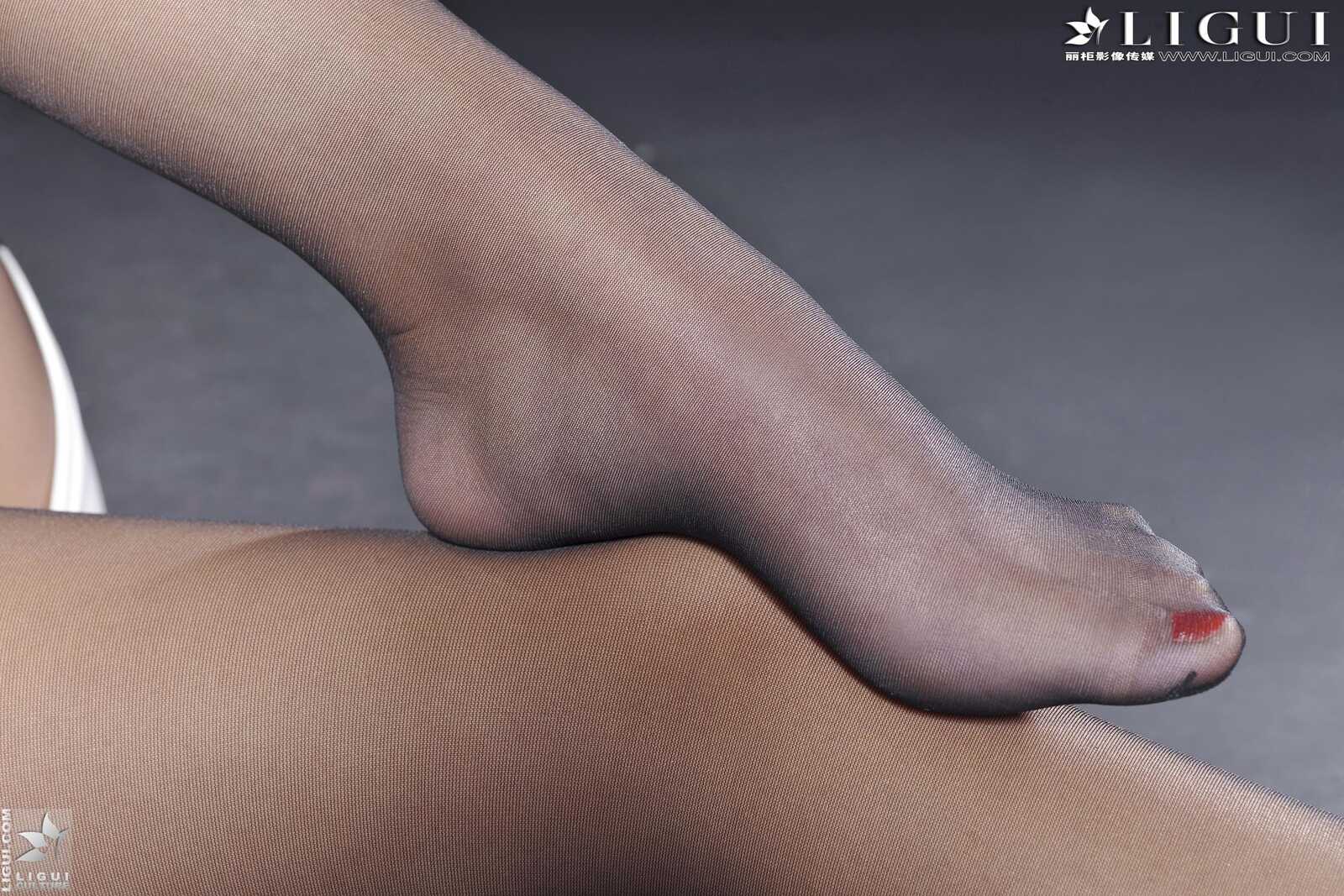 Model Amily《黑丝高跟女郎》上下全集 [丽柜贵足第1张