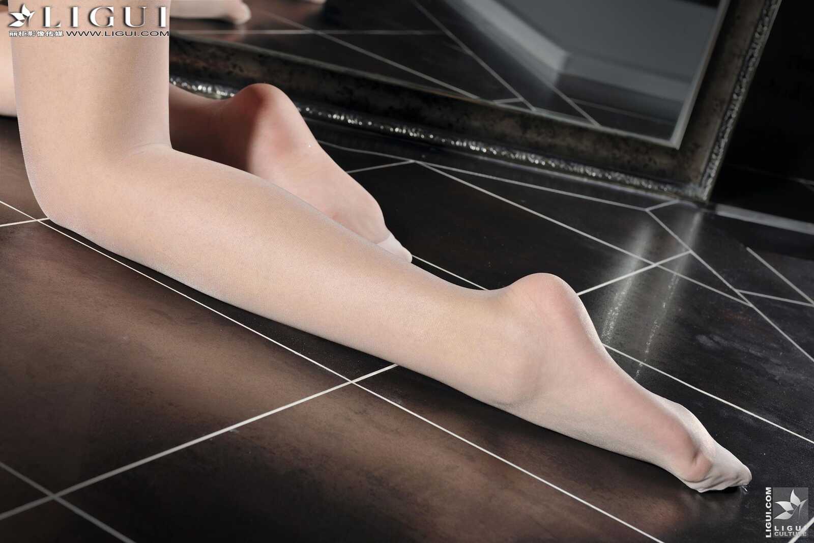 Model 小杨幂《OL高跟丝足》上下全集 [丽柜贵足第6张