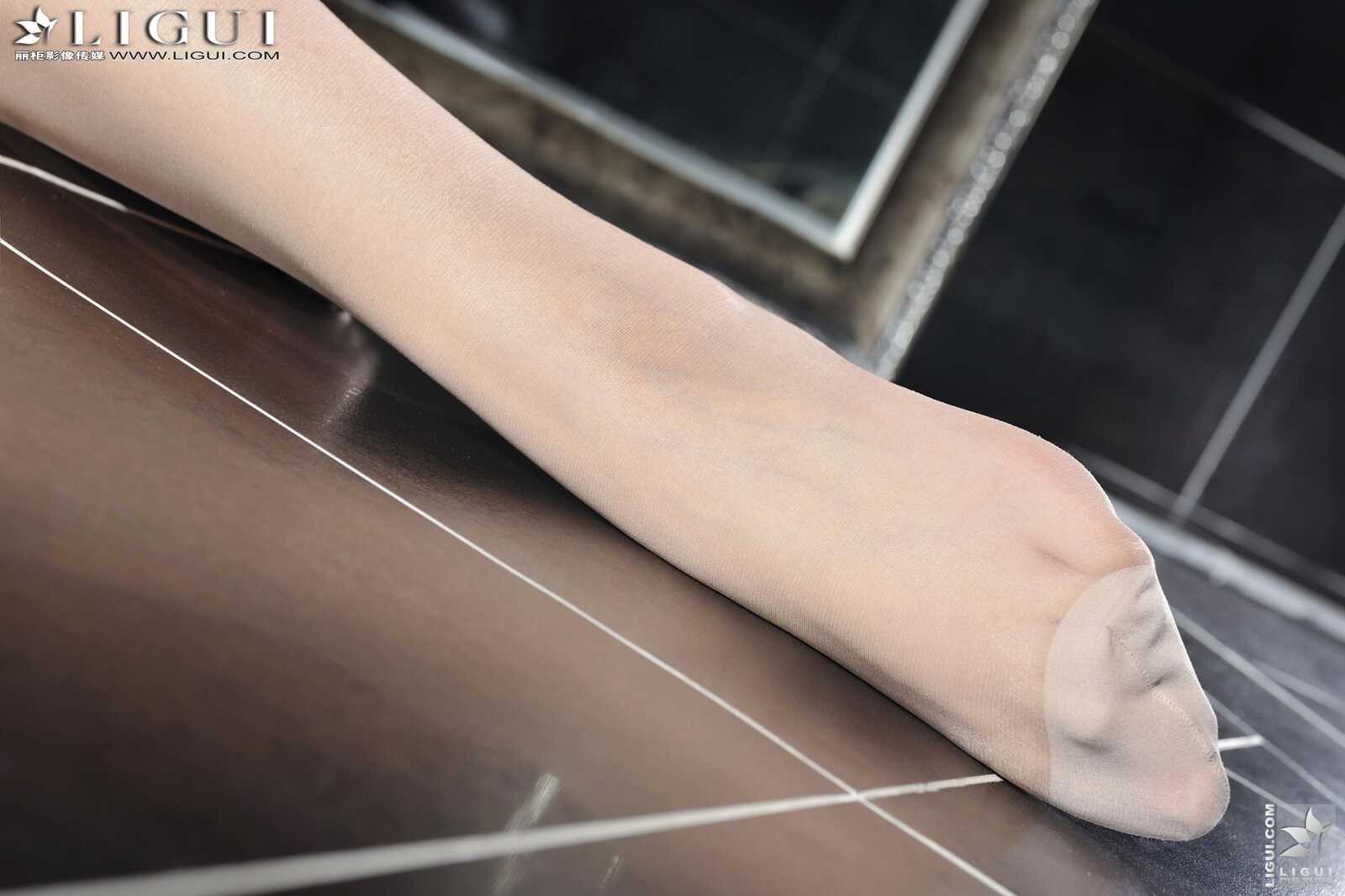 Model 小杨幂《OL高跟丝足》上下全集 [丽柜贵足第4张