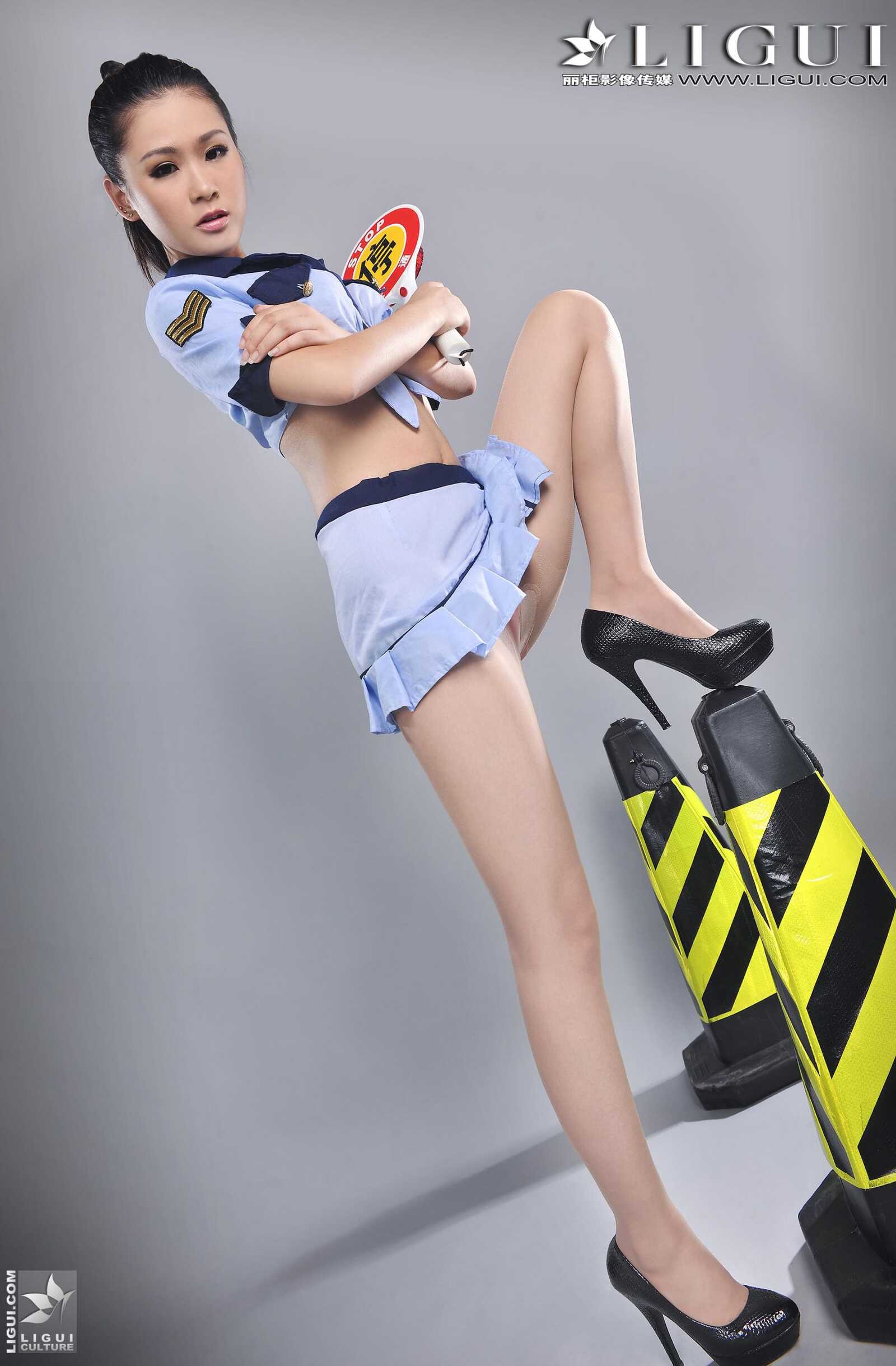 [丽柜贵足LiGui] Model 凌凌《制服高跟》上下全集第14张