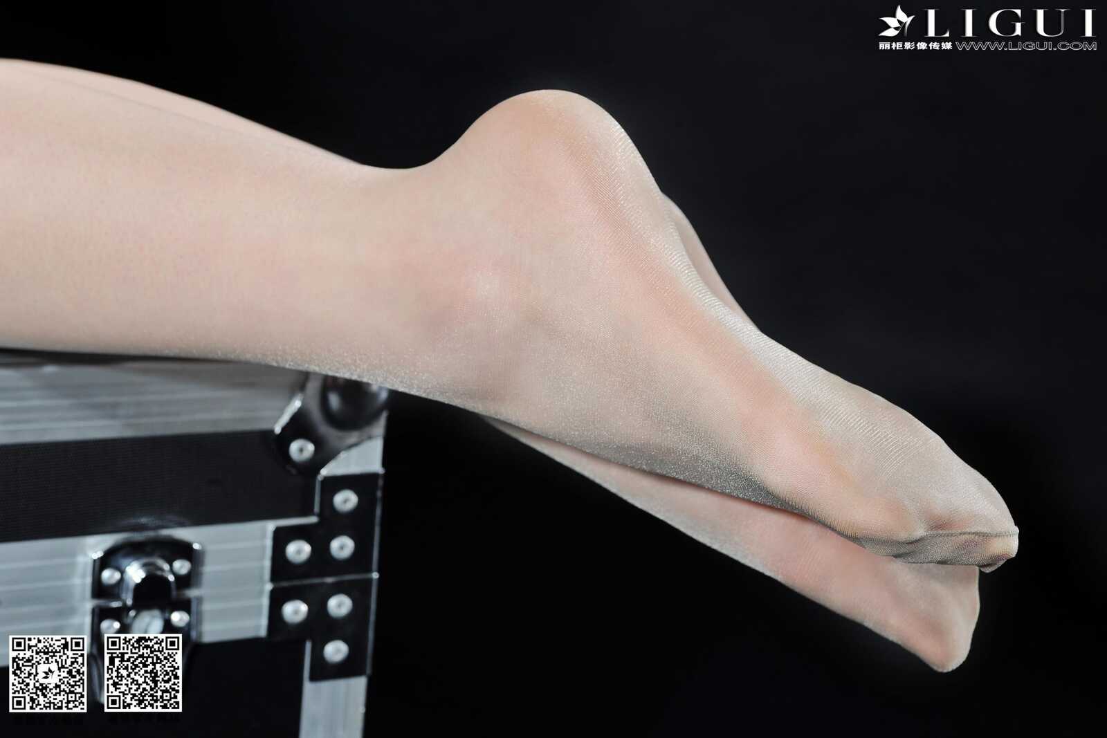 Model 允儿《牛仔热裤高跟美足》上下全集 [丽柜贵第6张