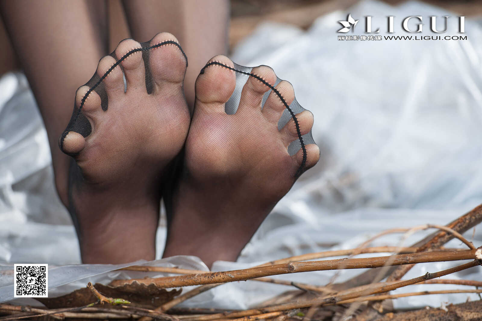 腿模温蒂《塑料外衣+黑丝美腿》 [丽柜贵足LIGU第1张