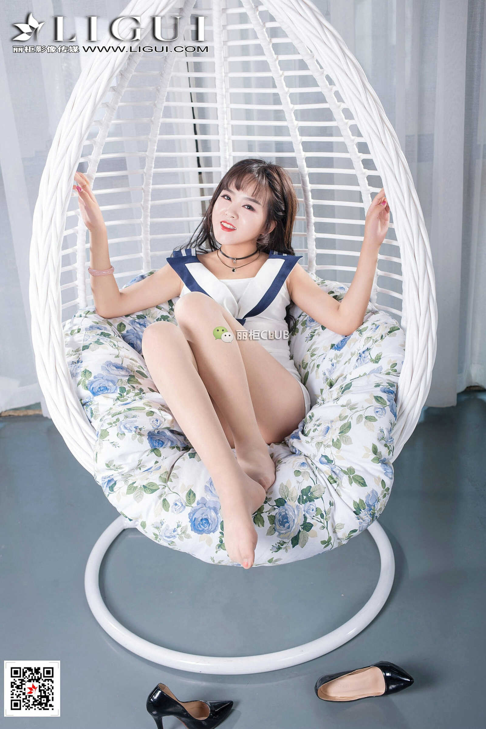 Model 刘悦《摇篮椅丝足美腿》 [丽柜Ligui] 写真集第14张