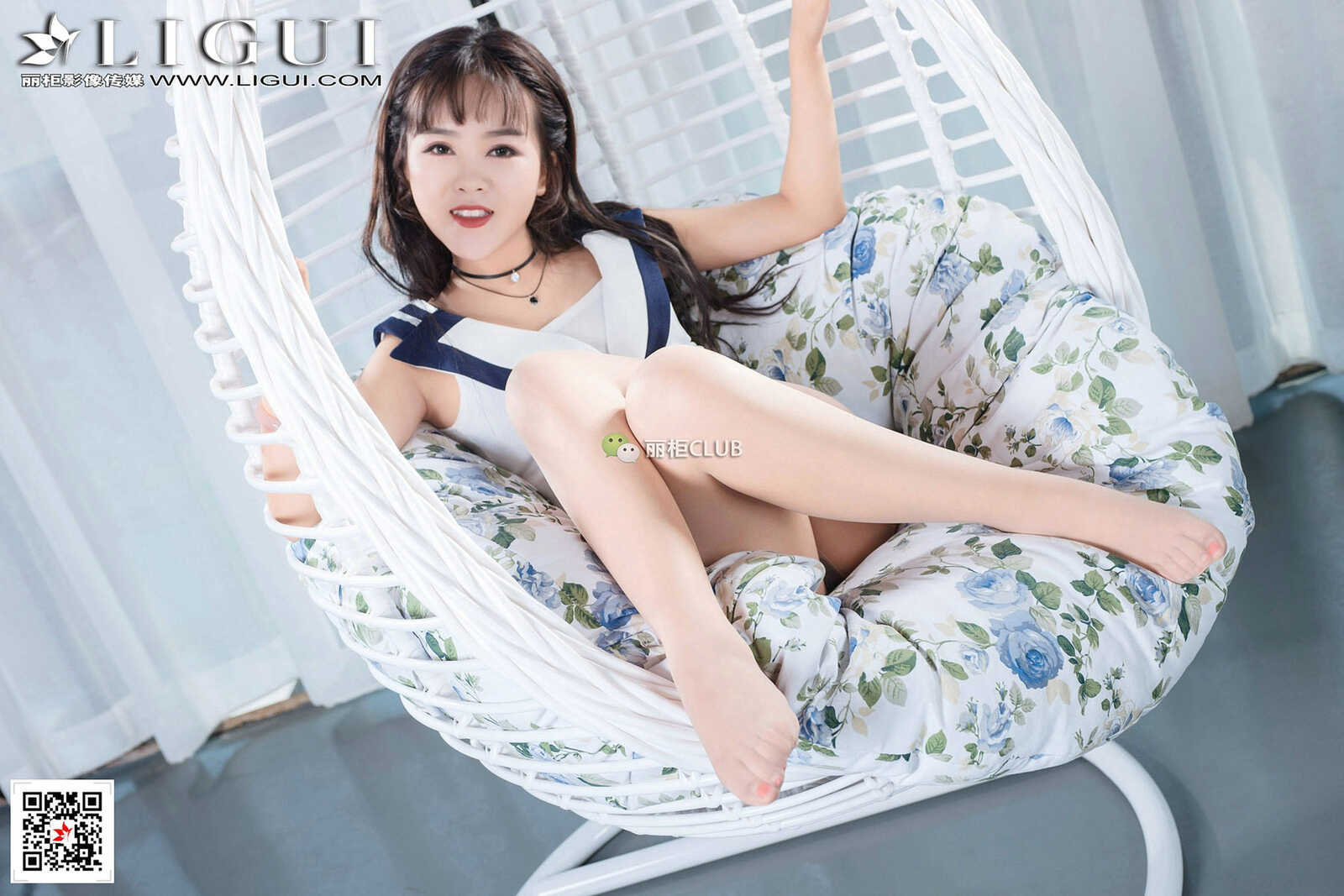 Model 刘悦《摇篮椅丝足美腿》 [丽柜Ligui] 写真集第5张