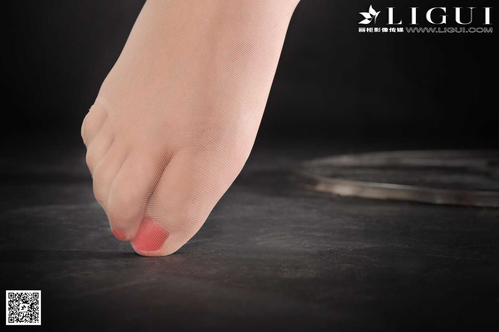 Model Amily《职业装肉丝袜高跟丝足》上下全集 [丽第4张