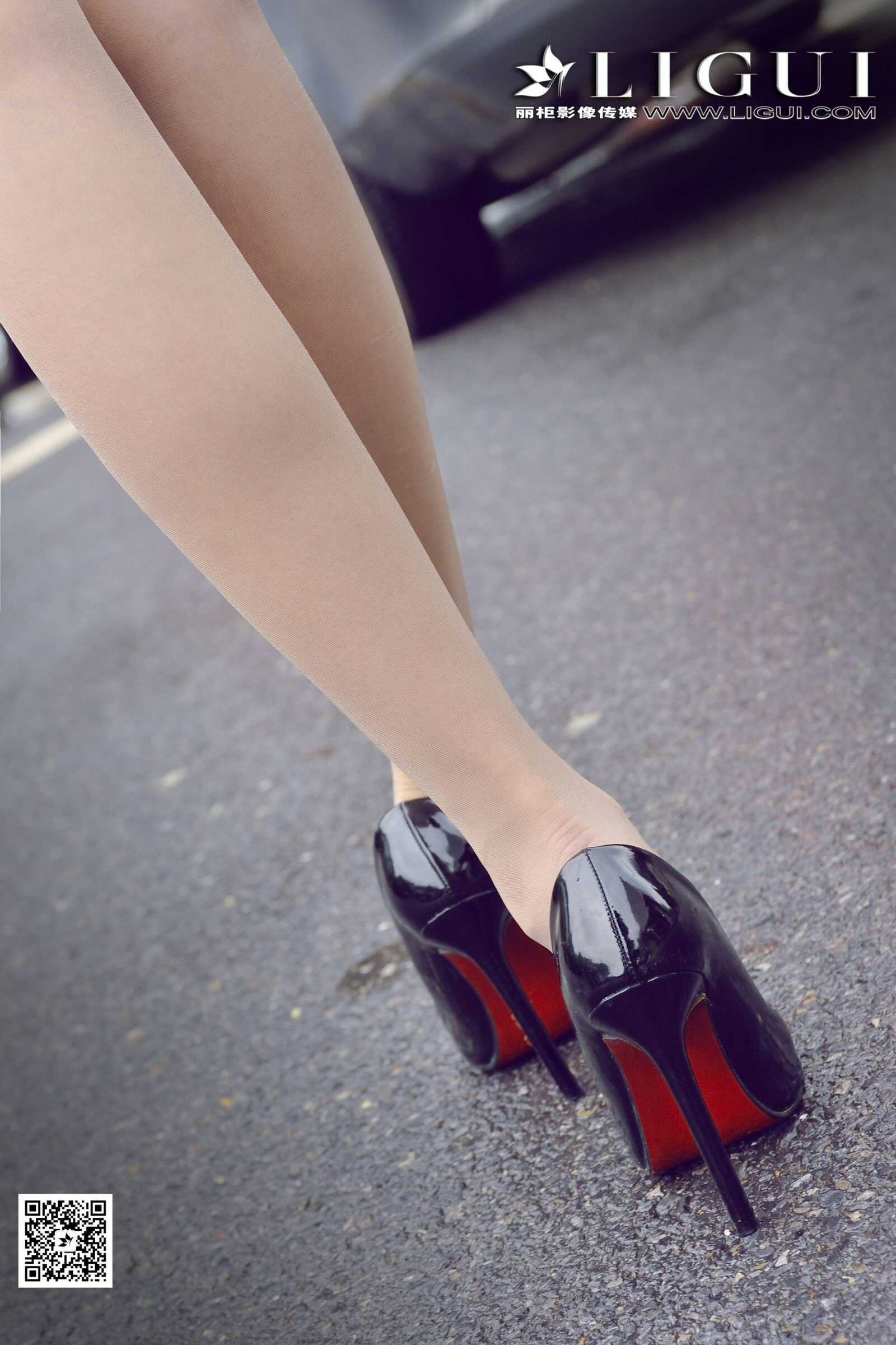 可馨《下雨天街拍OL》 [丽柜] 美腿丝足写真集第8张