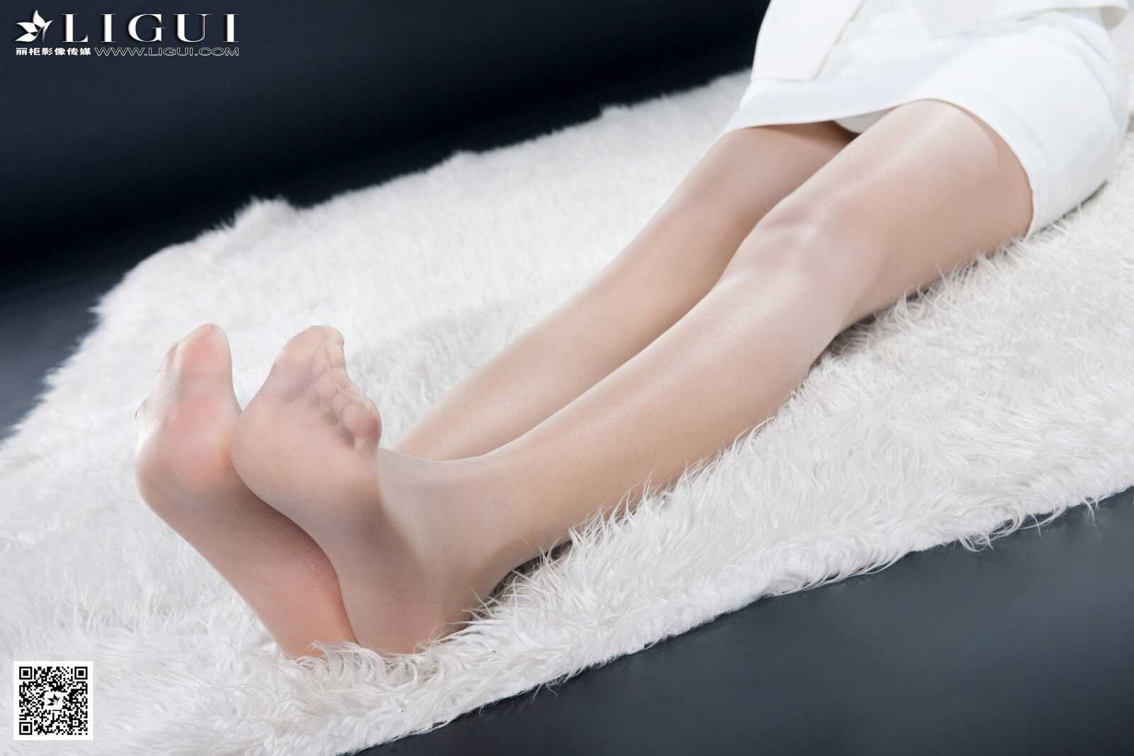 Model 甜甜《职业装肉丝袜丝足》上下全集 [丽柜第10张