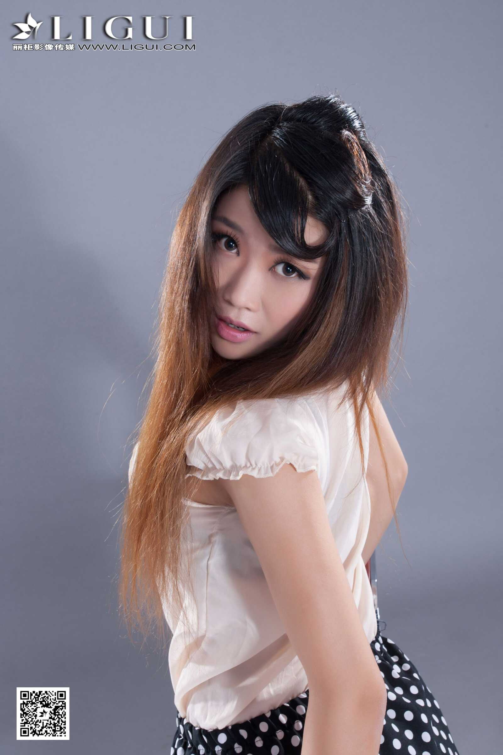 [丽柜LiGui] Model 怡萱《时尚丽人丝足高跟》美腿玉第9张