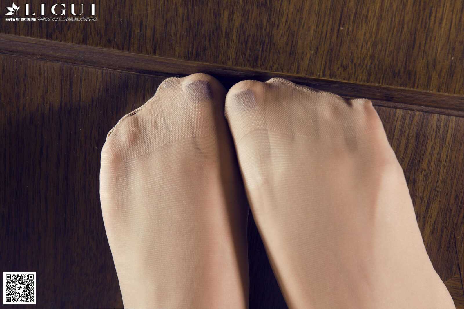[丽柜LiGui] Model 英子《高跟肉丝袜制服美腿玉足》第3张
