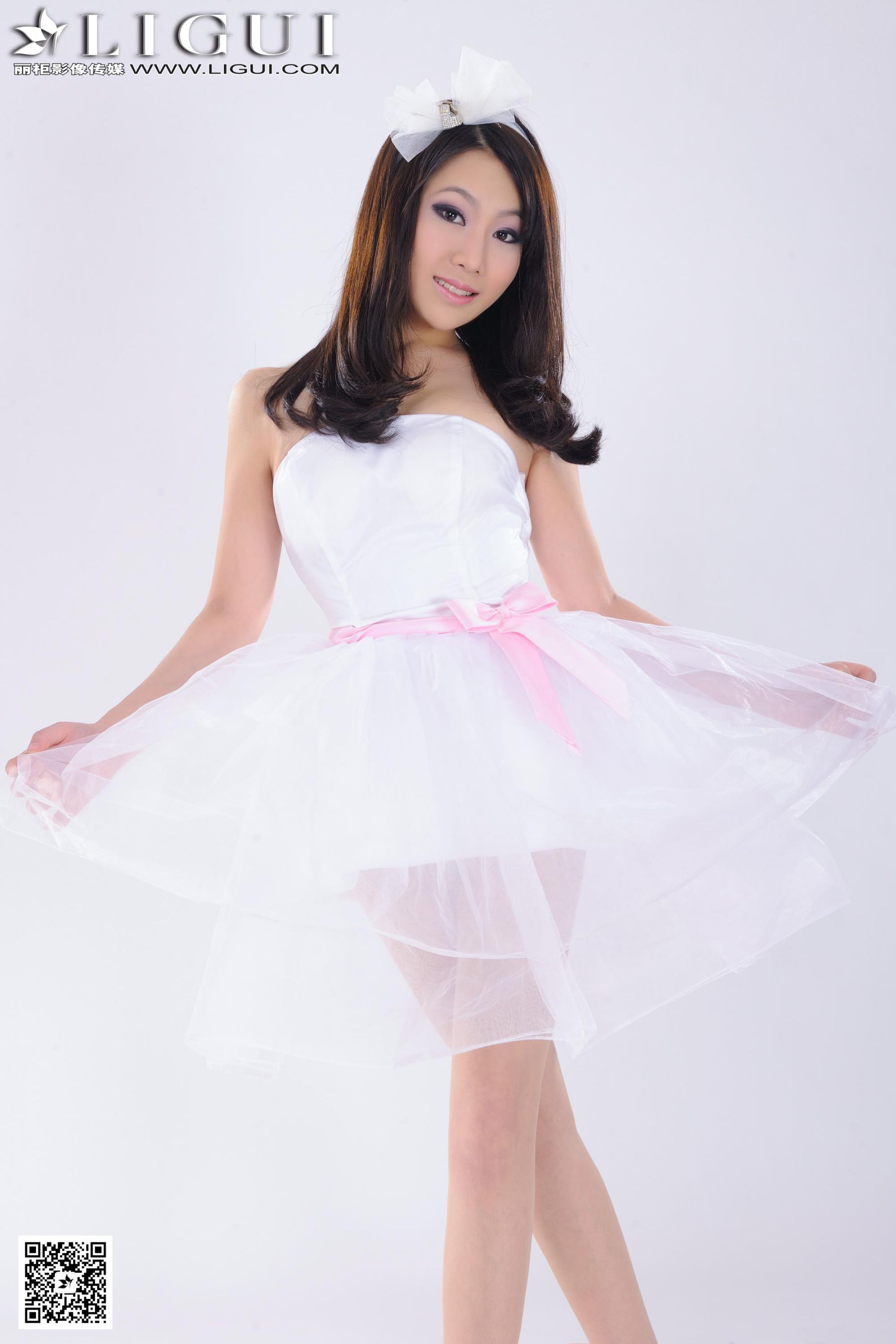 Model 文静《婚纱美女丝足高跟》[丽柜LiGui] 美腿玉第18张