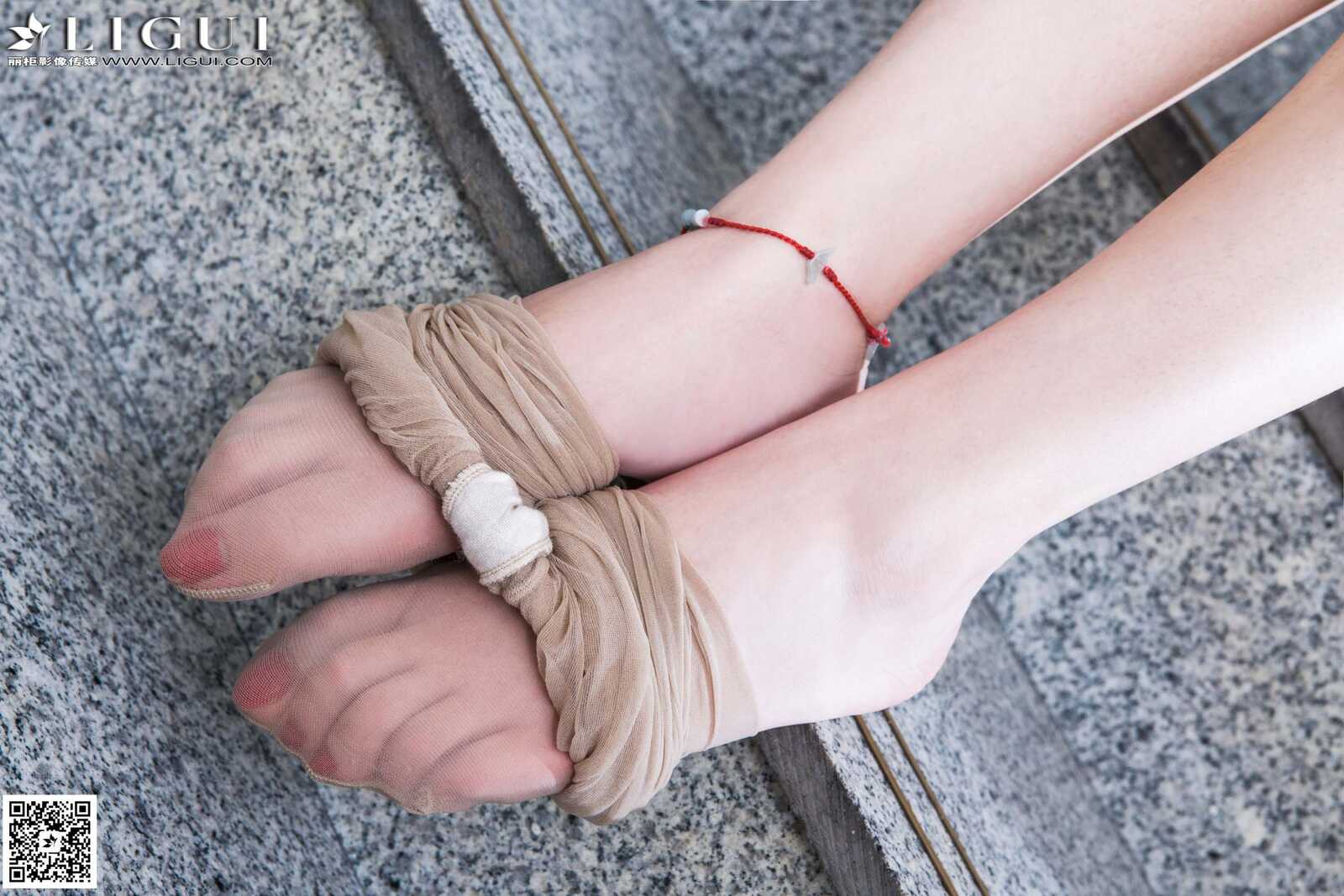 Model 凌凌《楼梯上的OL高跟丝足》上下全集 [丽柜第1张