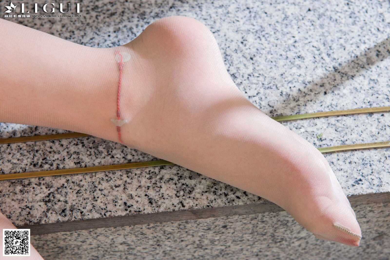 Model 凌凌《楼梯上的OL高跟丝足》上下全集 [丽柜第4张