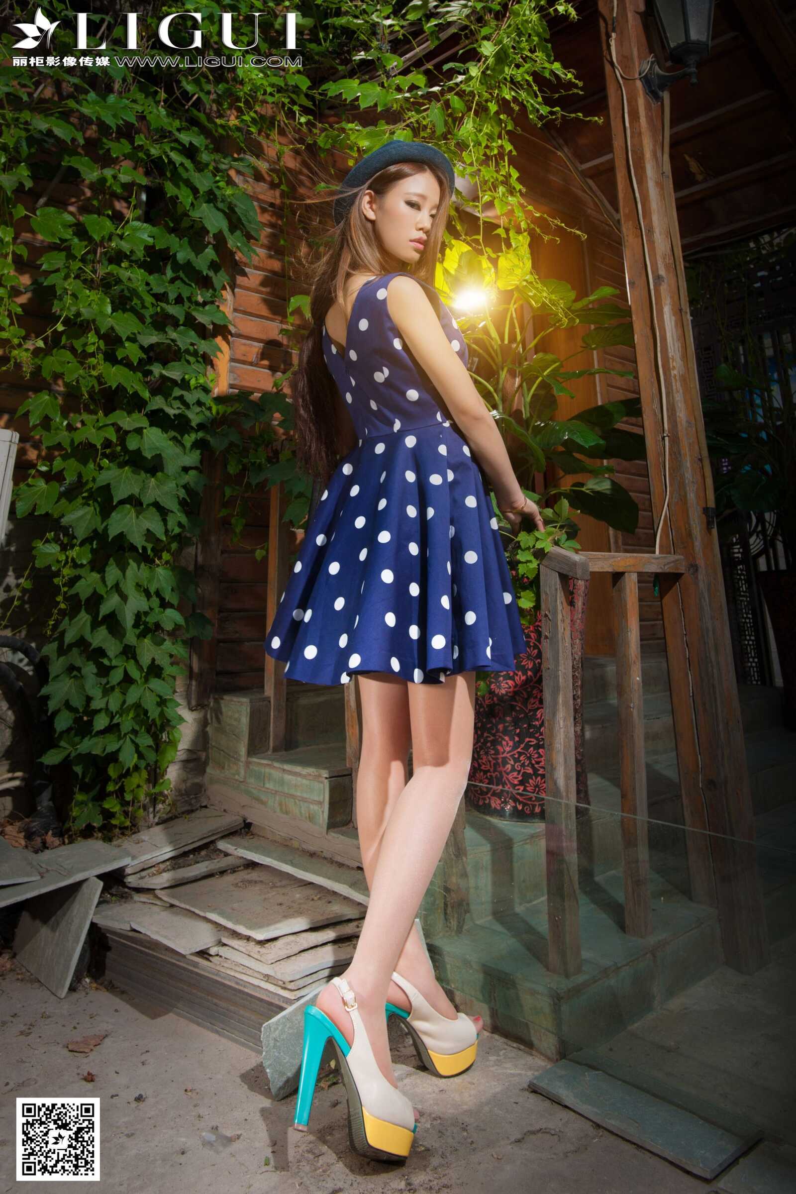 Model 语寒《街拍时尚连衣裙长腿女神》 [丽柜Li第11张