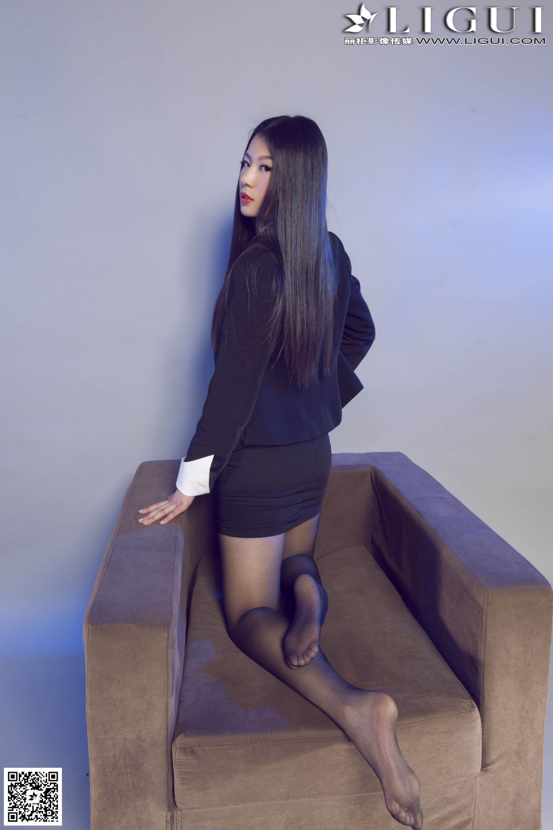 Model 佳怡《灰丝高跟秘书》上下全集 [丽柜LiGui第3张