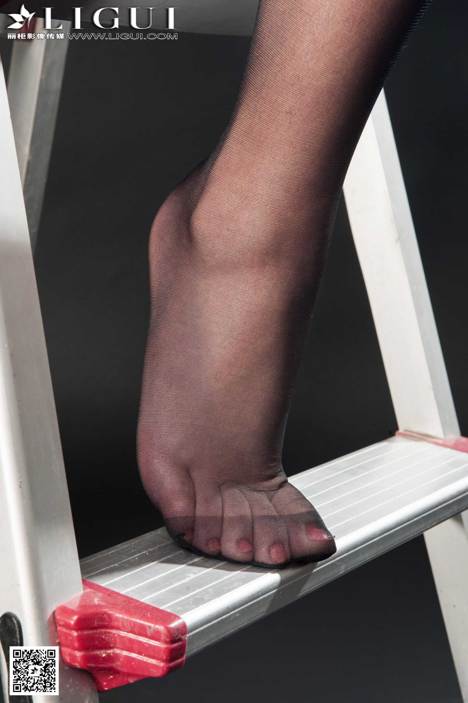 [丽柜LiGui] Model 凌凌《黑丝高跟美足》美腿玉足写第10张